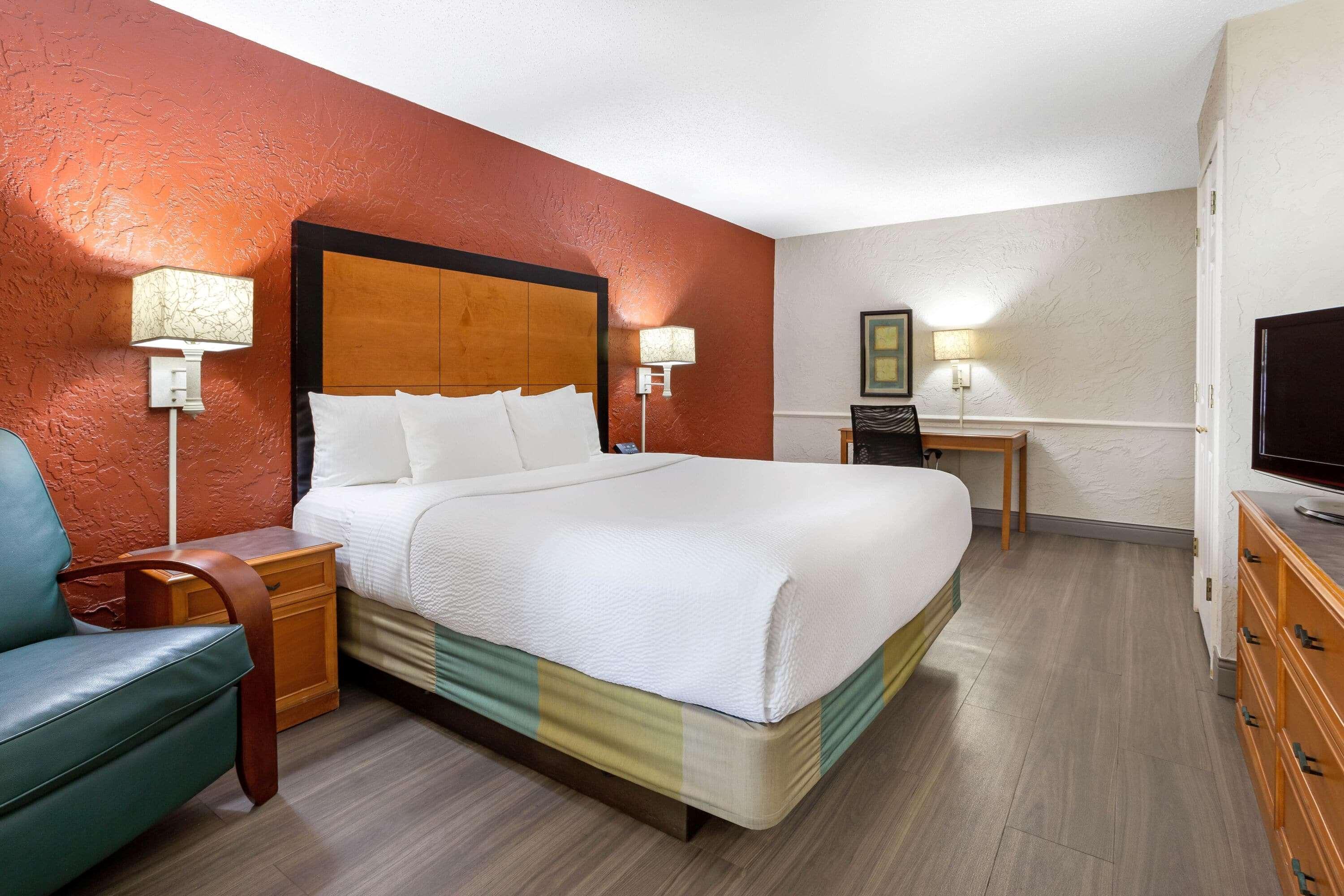 Hotel La Quinta Airport Stadium Westshore 3*