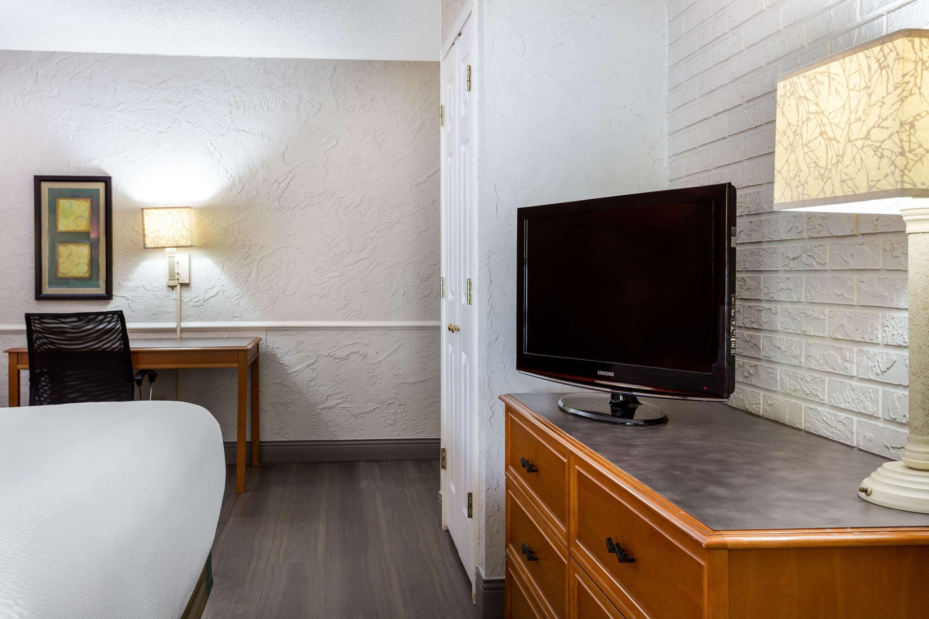 Hotel La Quinta Airport Stadium Westshore 3*