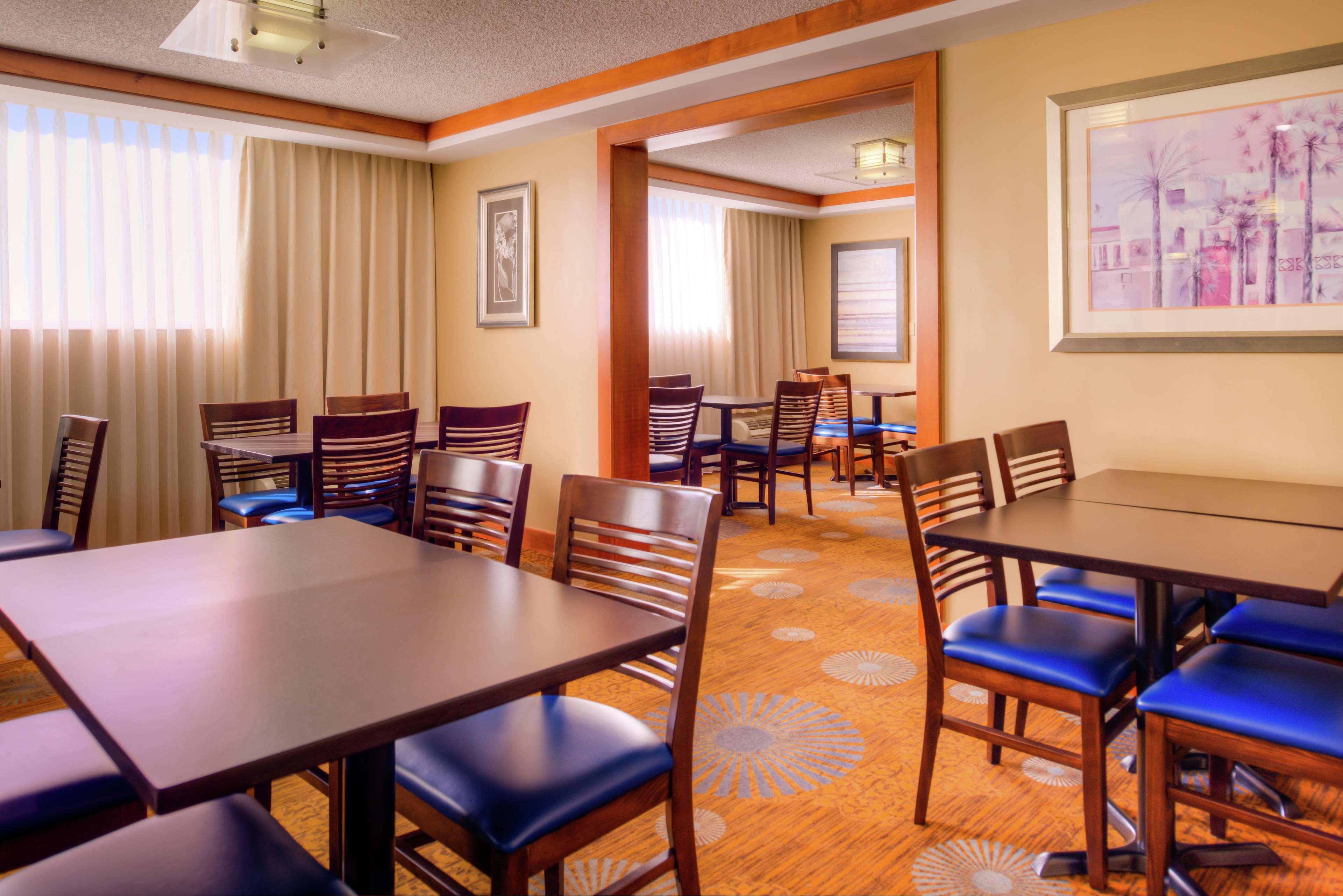 Doubletree By Hilton Airport-westshore Hotel 3*
