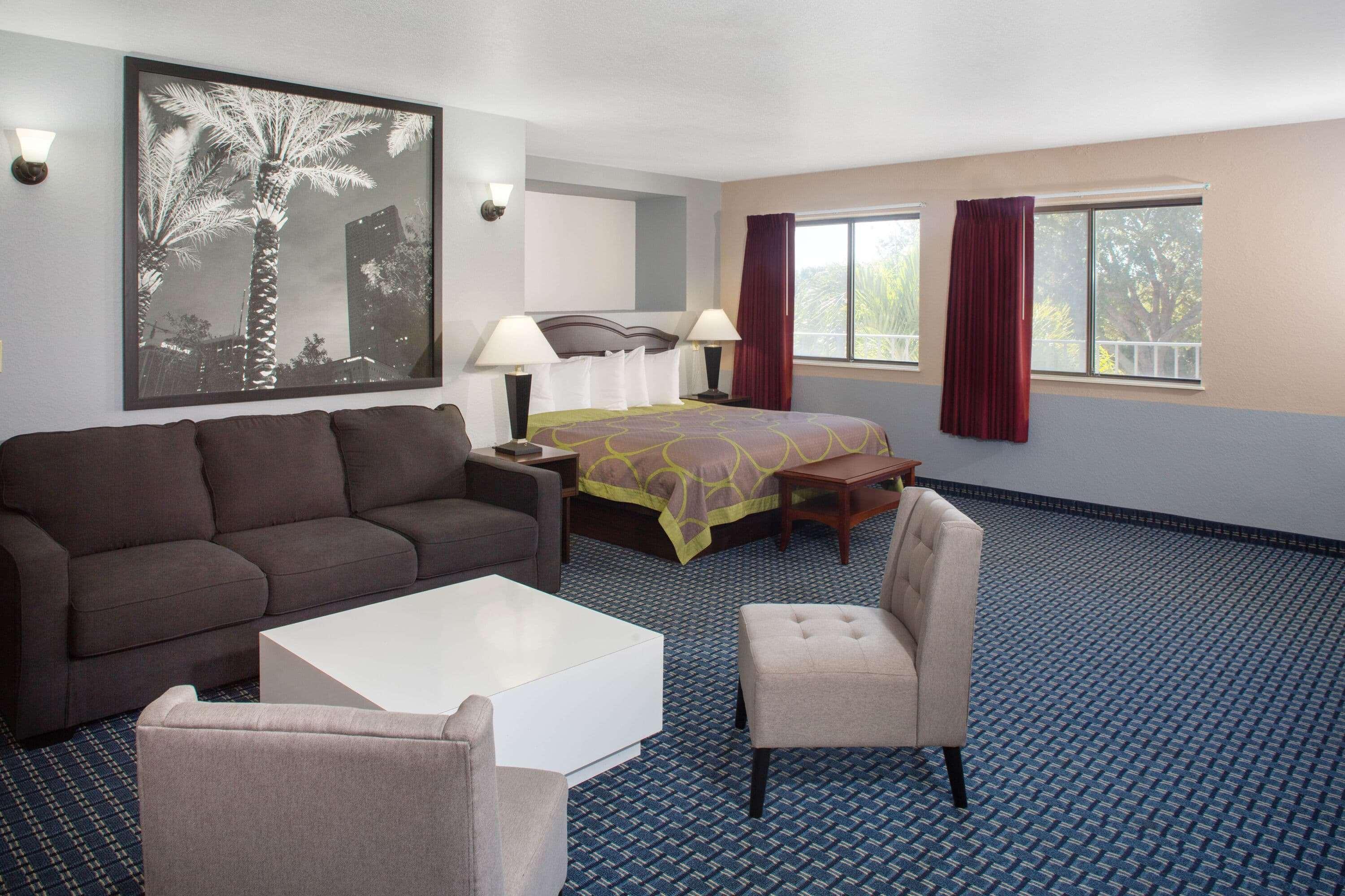 Super 8 By Wyndham Hotel Naples