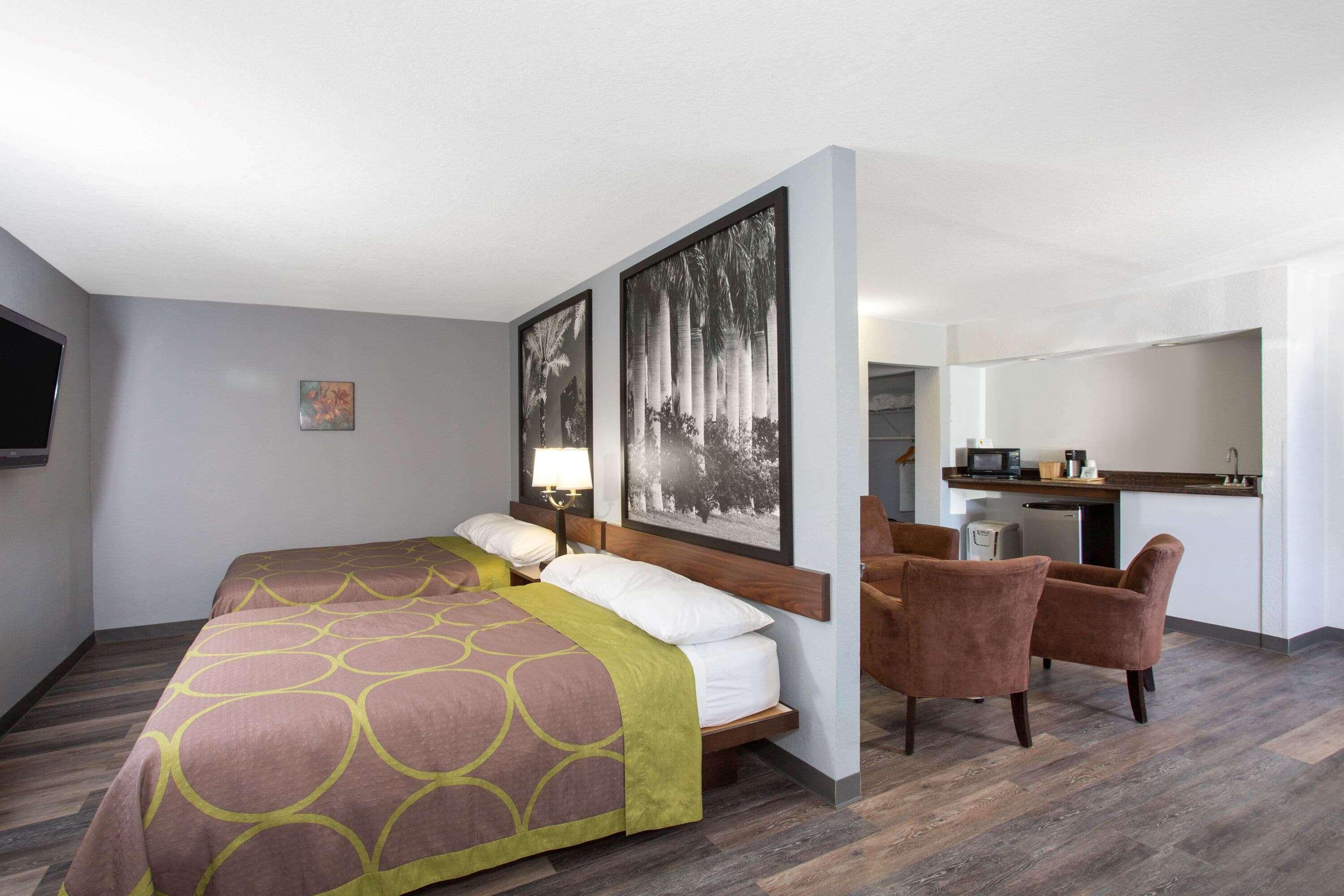 Super 8 By Wyndham * Naples