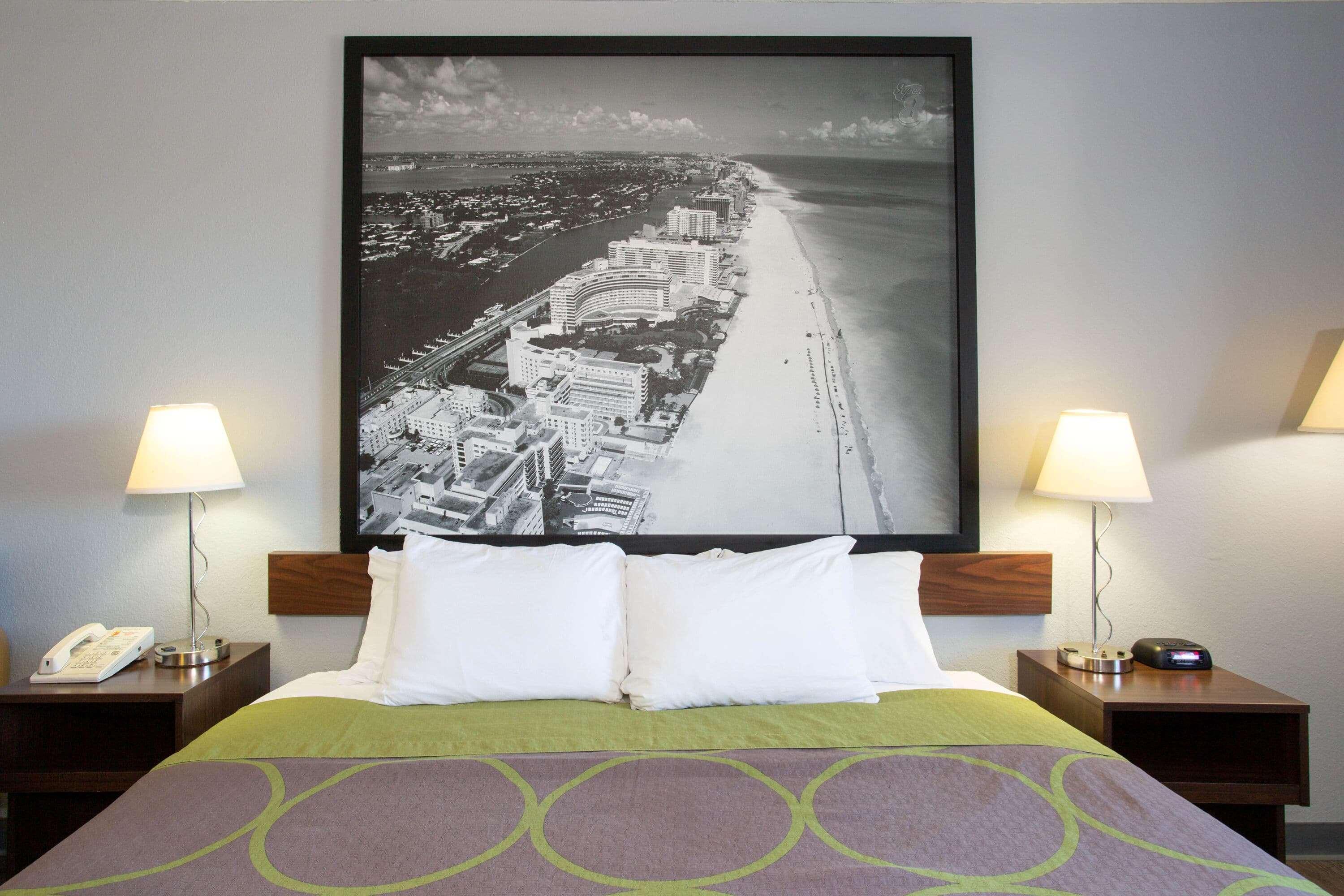 Super 8 By Wyndham * Naples