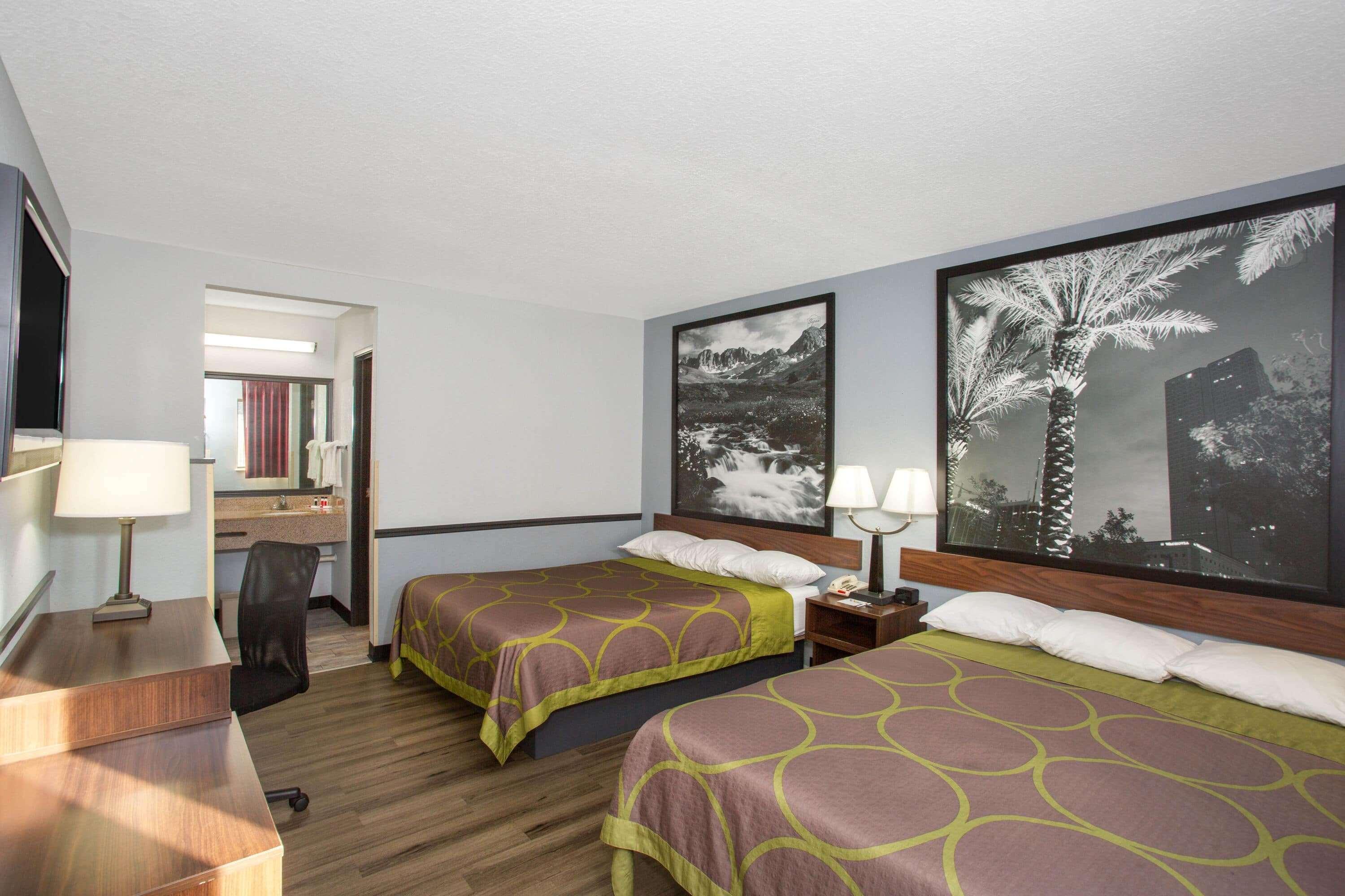 Super 8 By Wyndham Naples