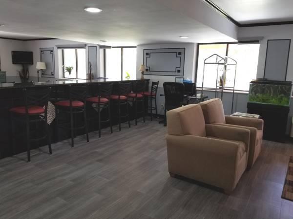 Super 8 By Wyndham Hotel Naples