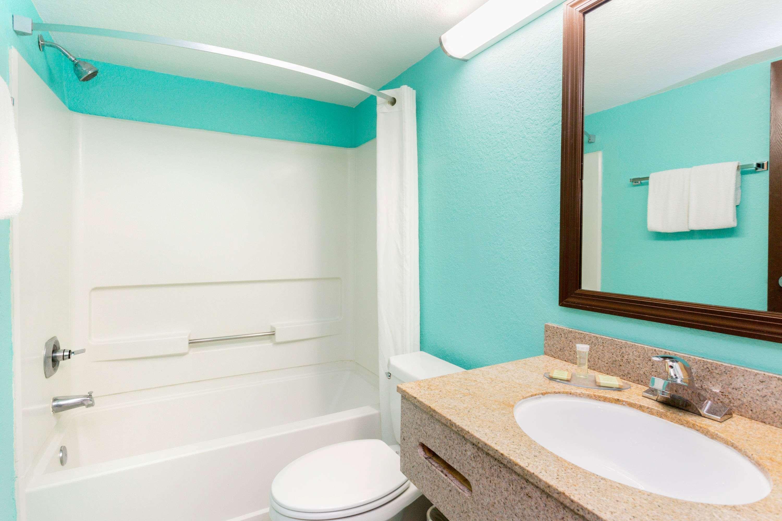 Super 8 By Wyndham Hotel Naples