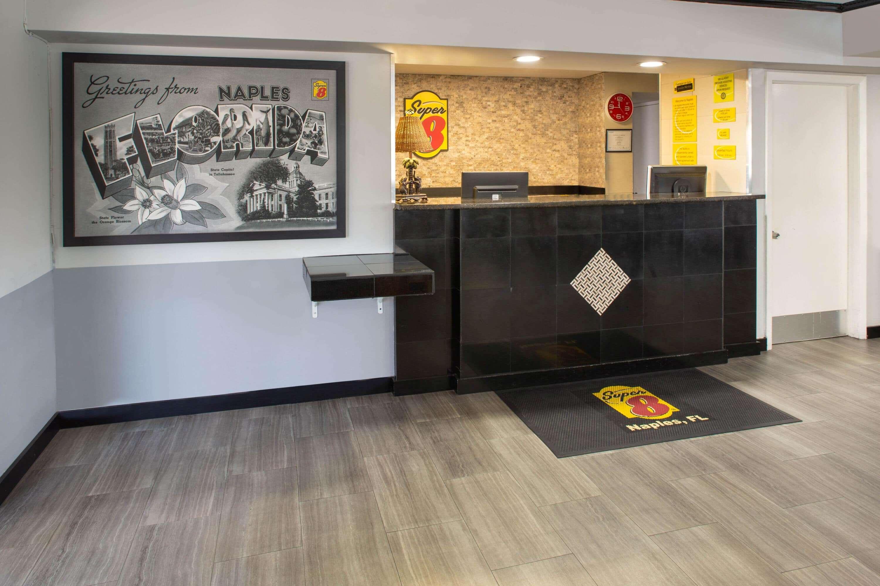 Super 8 By Wyndham Hotel *
