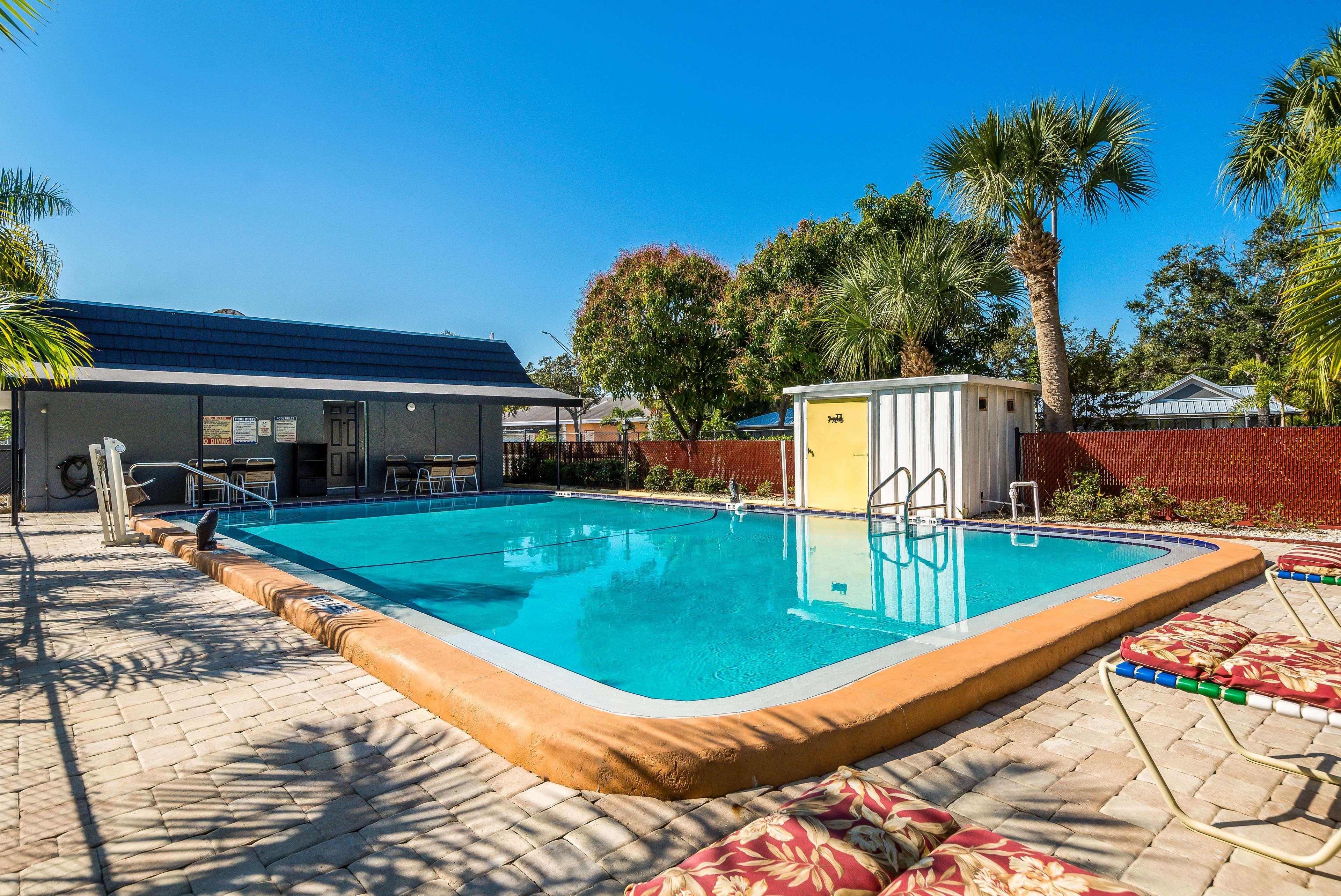 Surestay By Western Lido Hotel