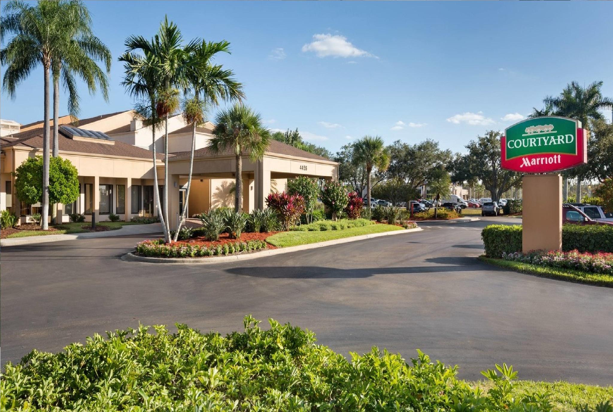Hotel Courtyard Myers Cape Coral 3*