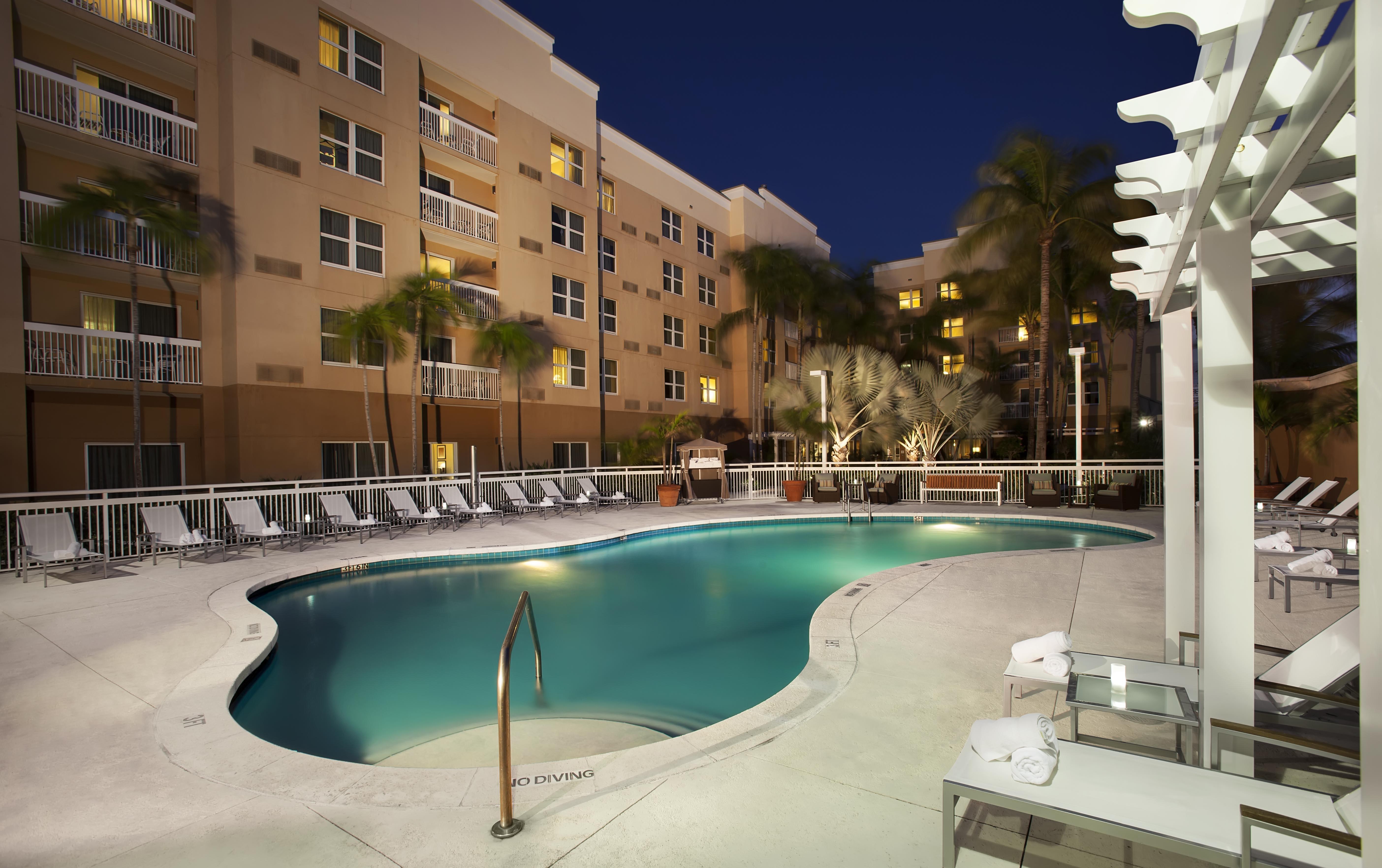 Hotel Courtyard By Marriott Miami Mall