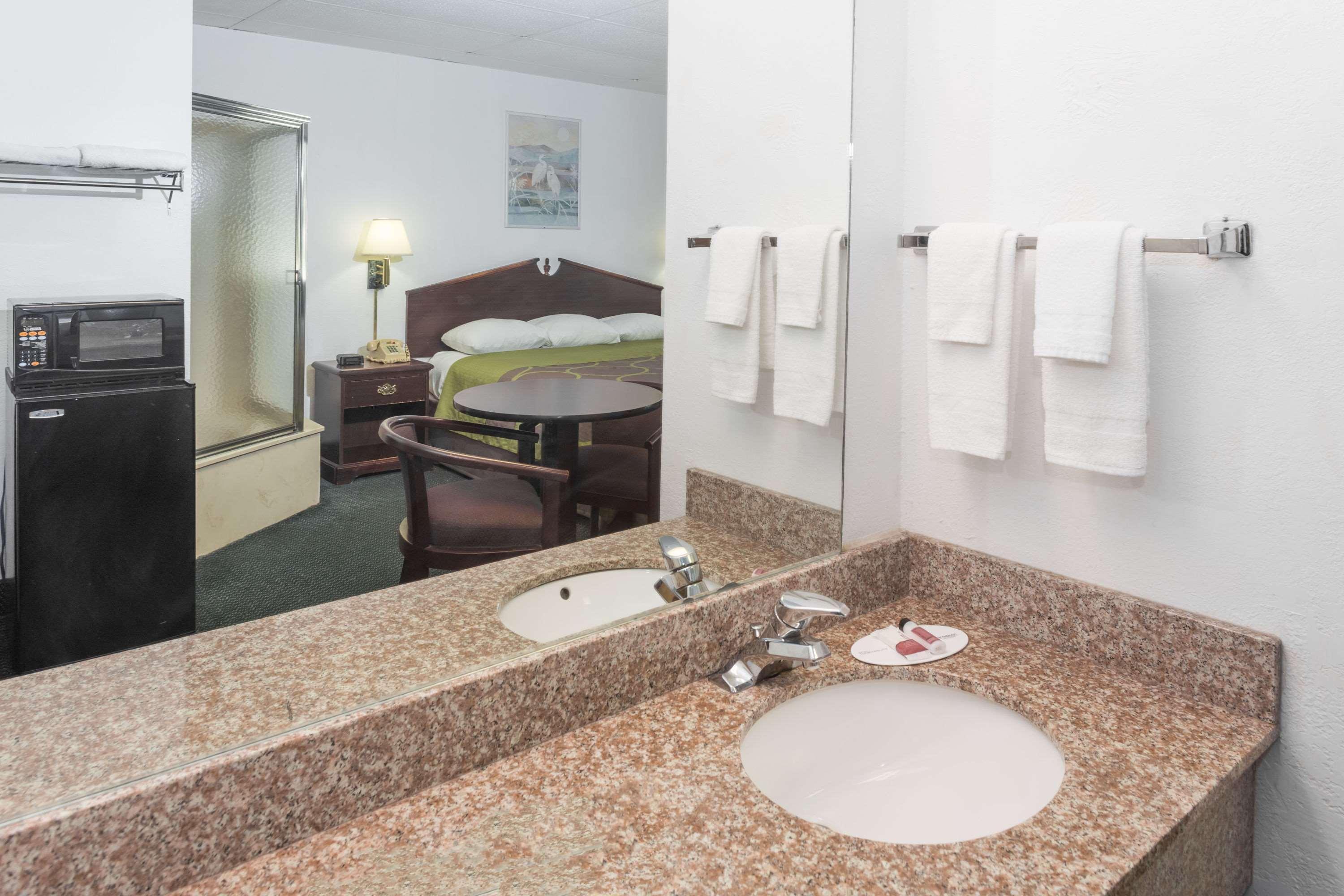 Super 8 By Wyndham Pompano Pompano Beach