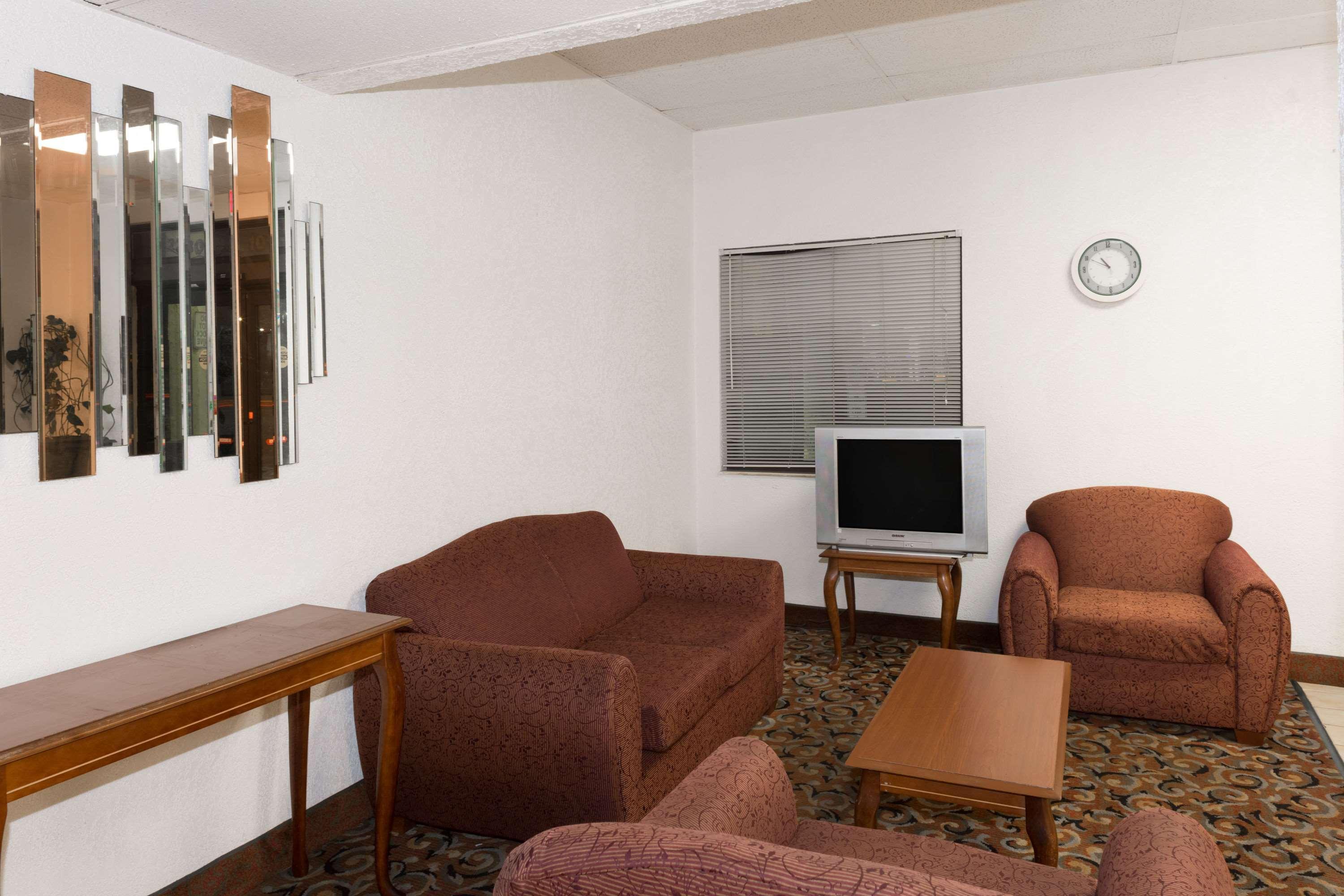 Super 8 By Wyndham Pompano Hotel