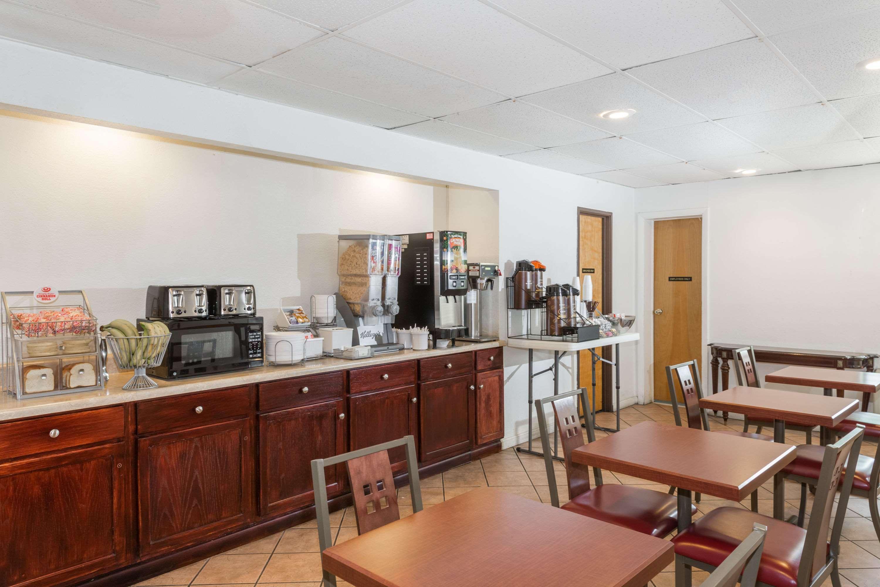 Super 8 By Wyndham Pompano