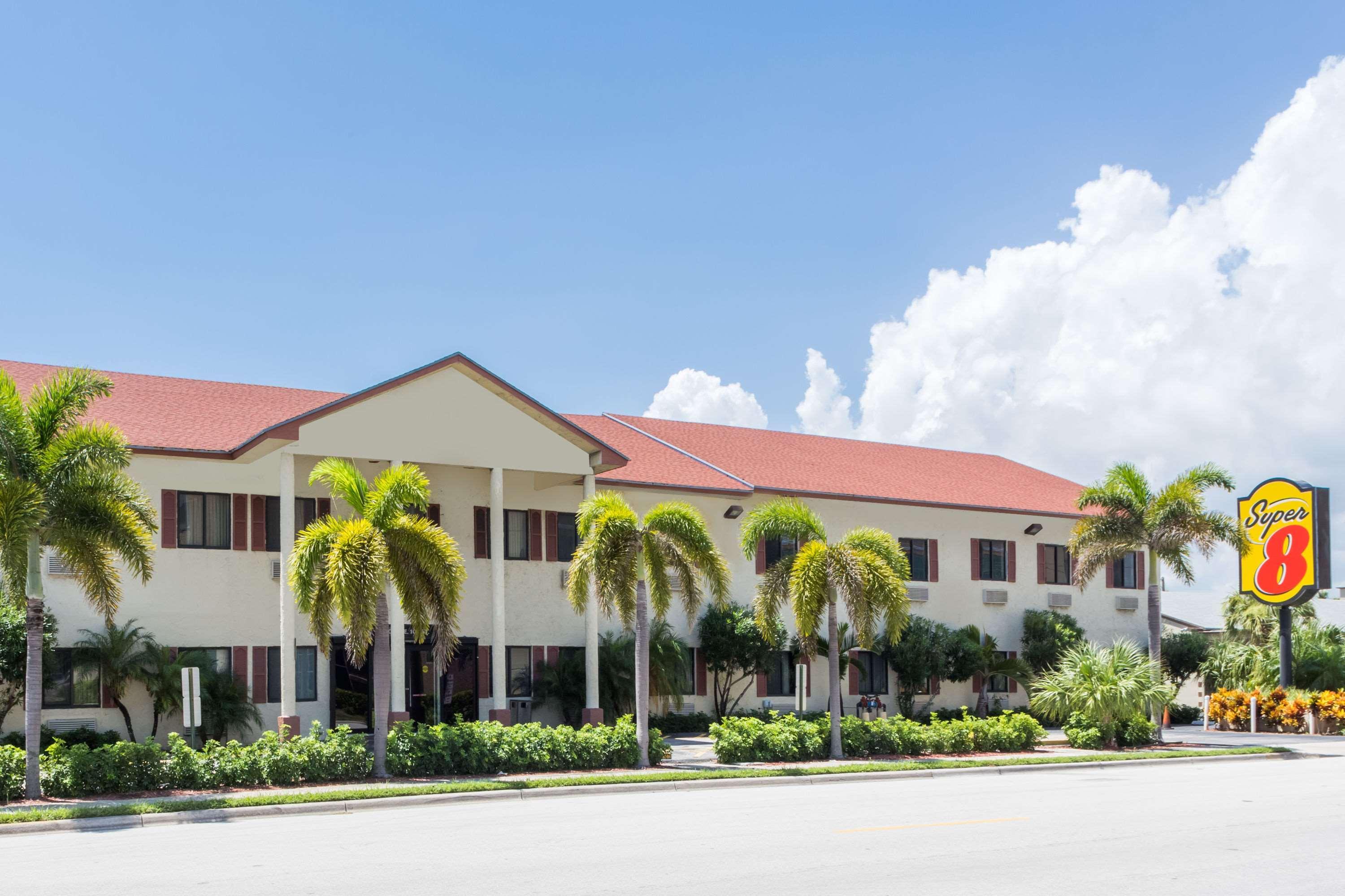 Super 8 By Wyndham Pompano Hotel Pompano Beach