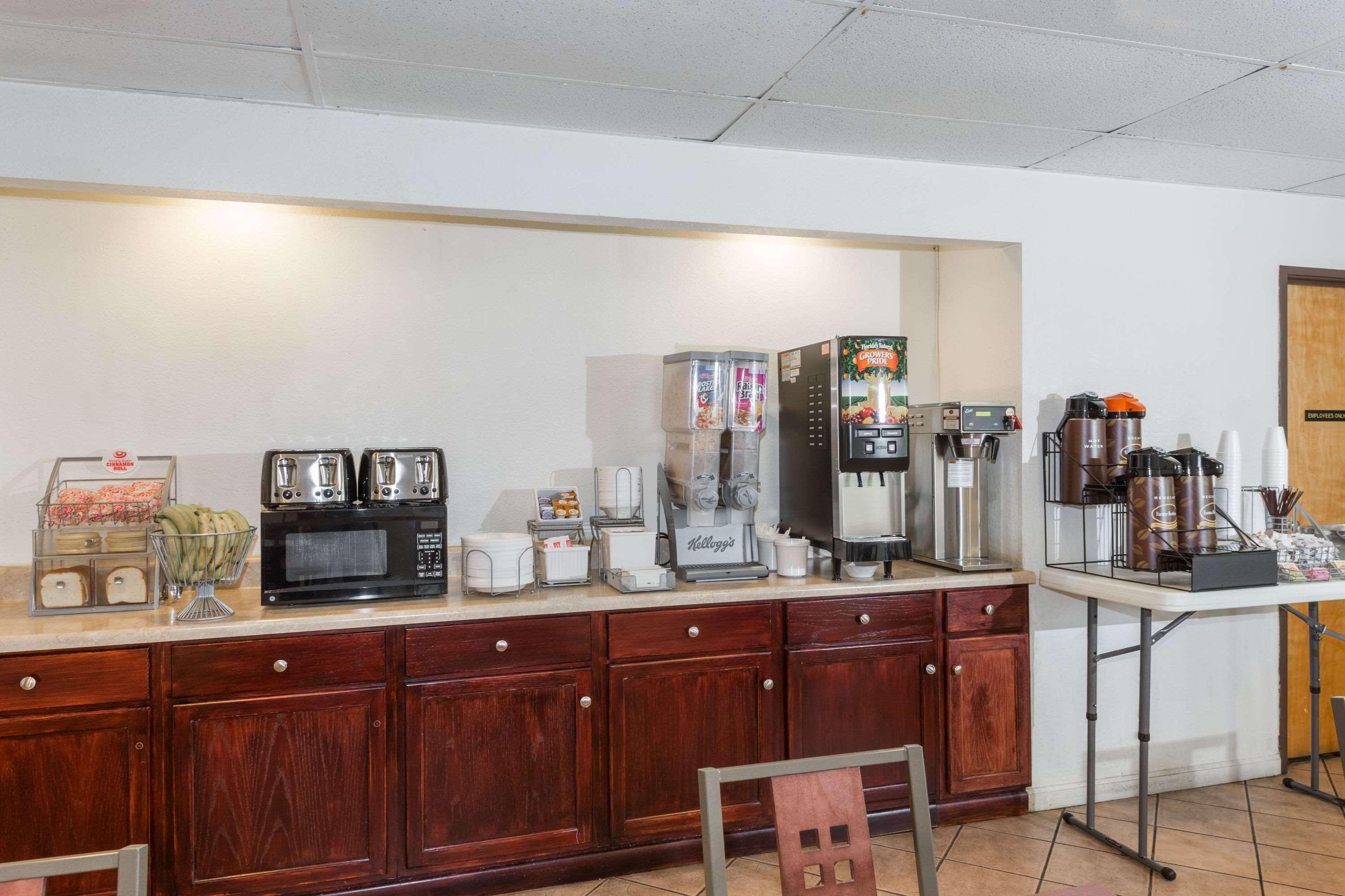 Hotel Super 8 By Wyndham Pompano Pompano Beach