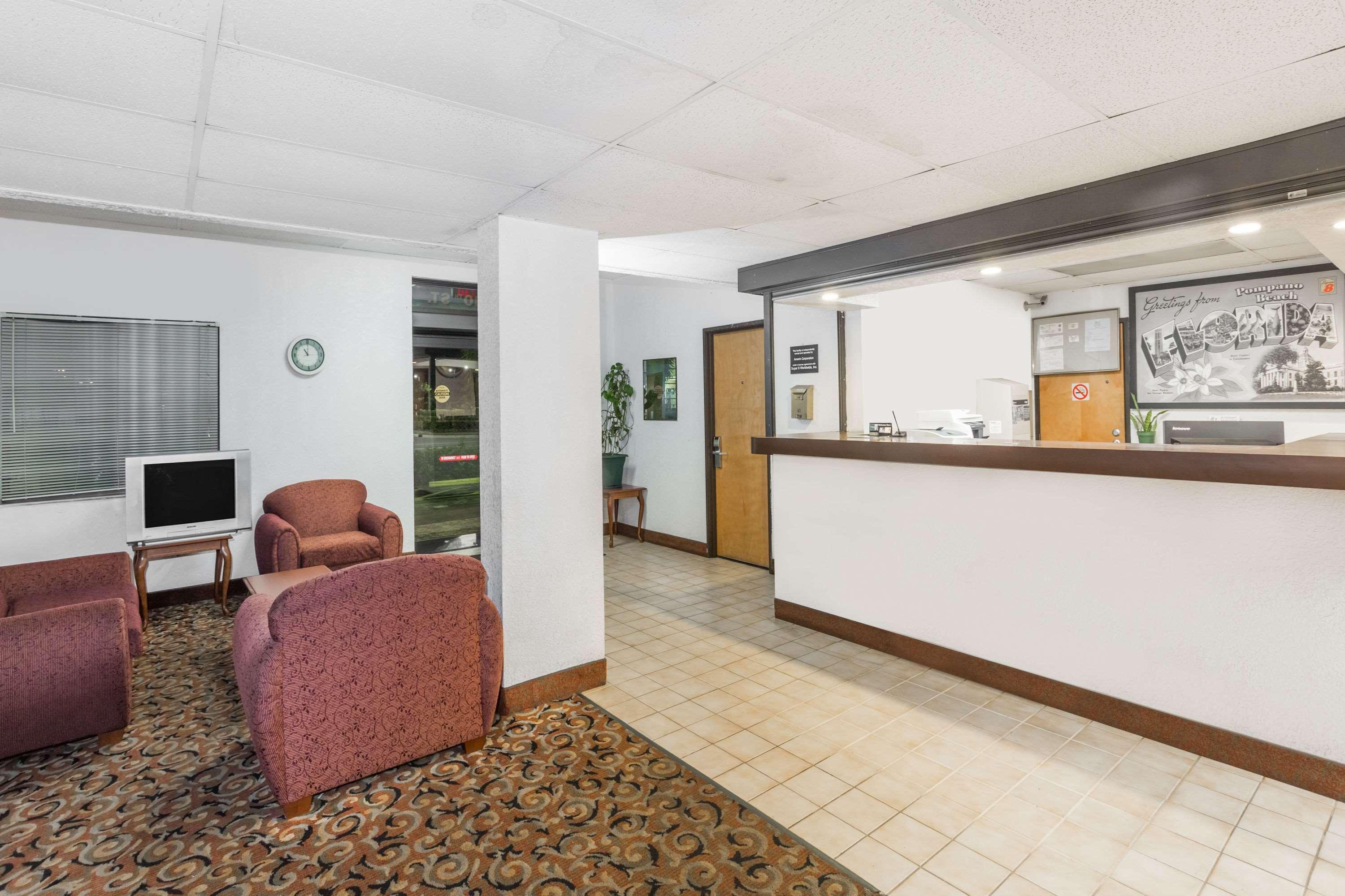 Super 8 By Wyndham Pompano Hotel 2*