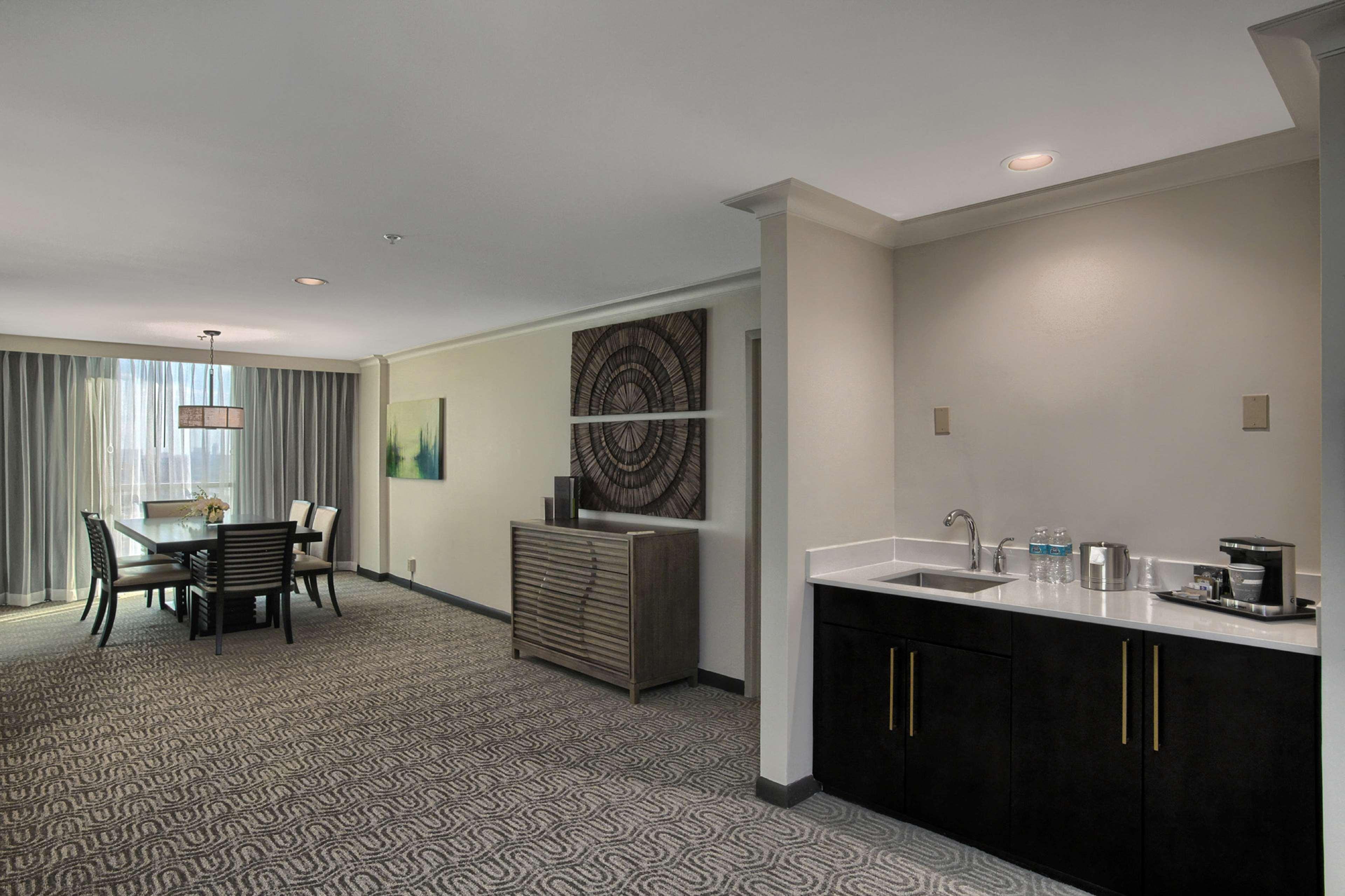 Hotel Doubletree By Hilton At The Entrance To Universal 3*