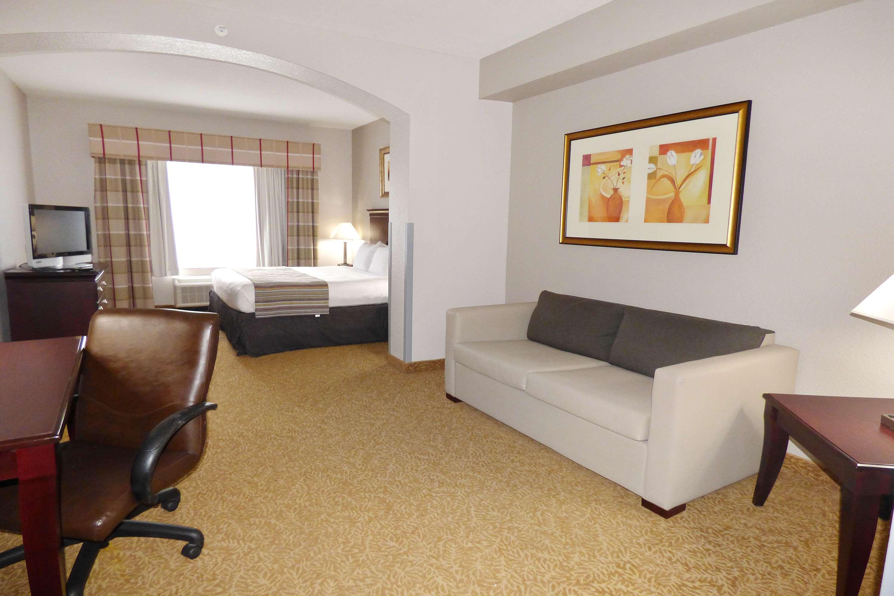 Country & By Radisson, West, Fl Hotel