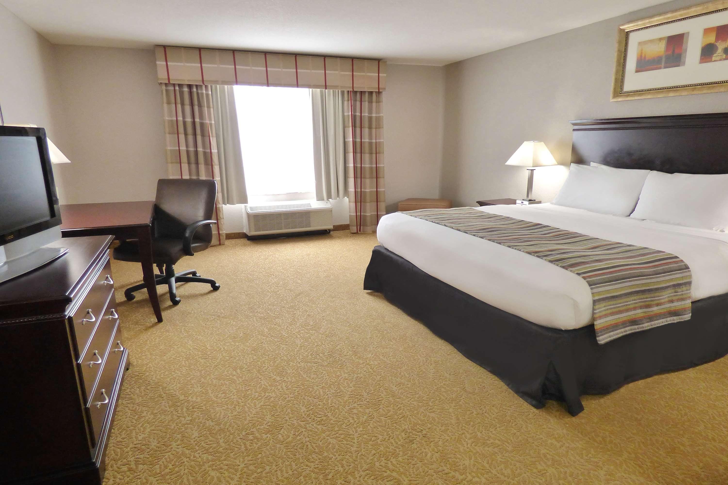 Country & By Radisson, West, Fl Hotel