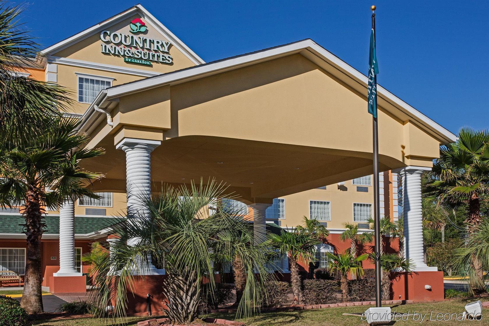 Country & By Radisson, West, Fl