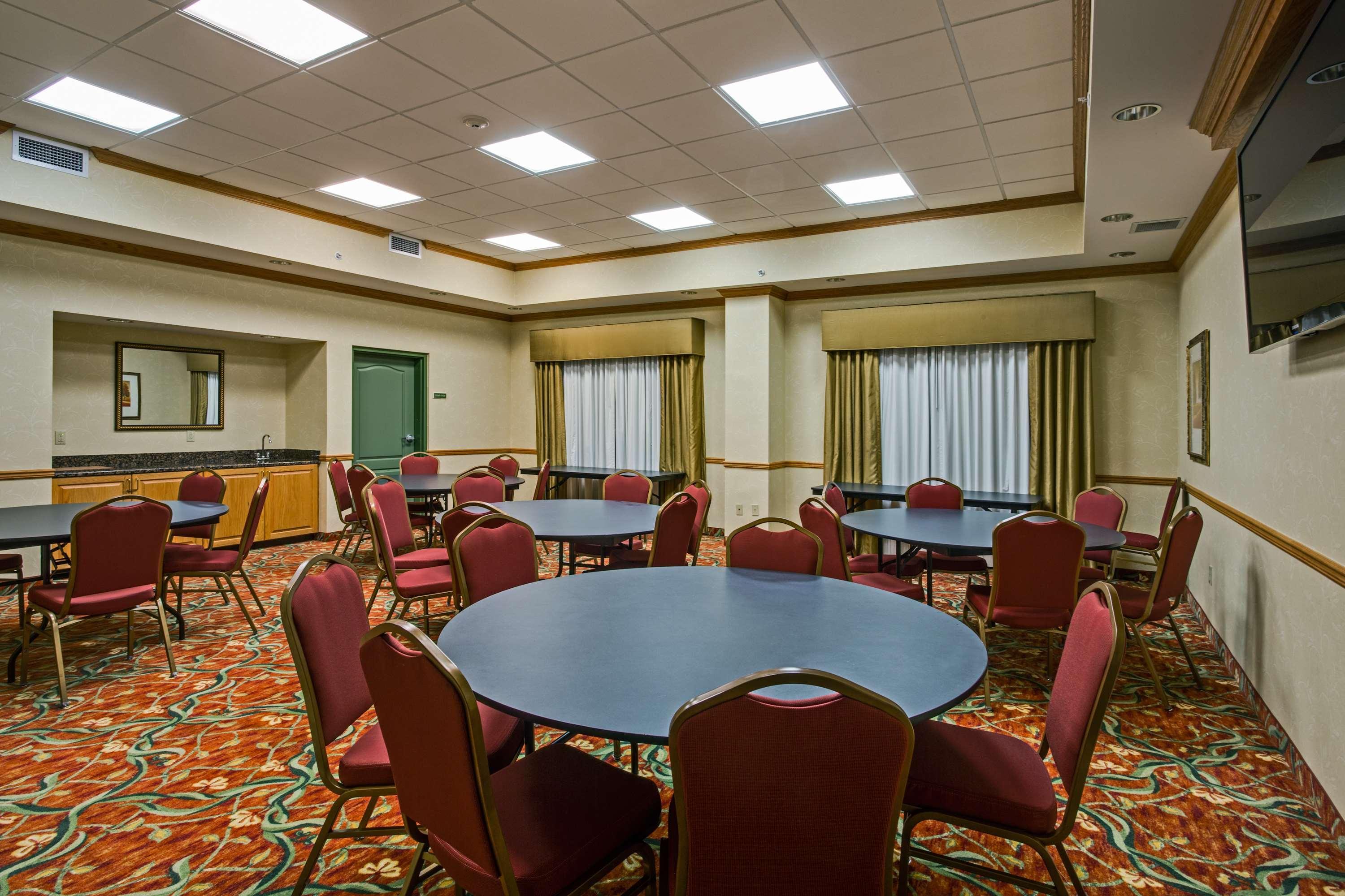Country & By Radisson, West, Fl Hotel