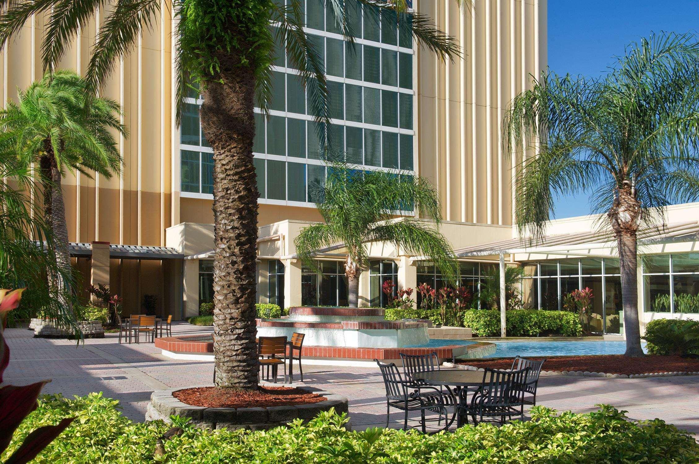 Doubletree By Hilton At The Entrance To Universal Hotel Orlando