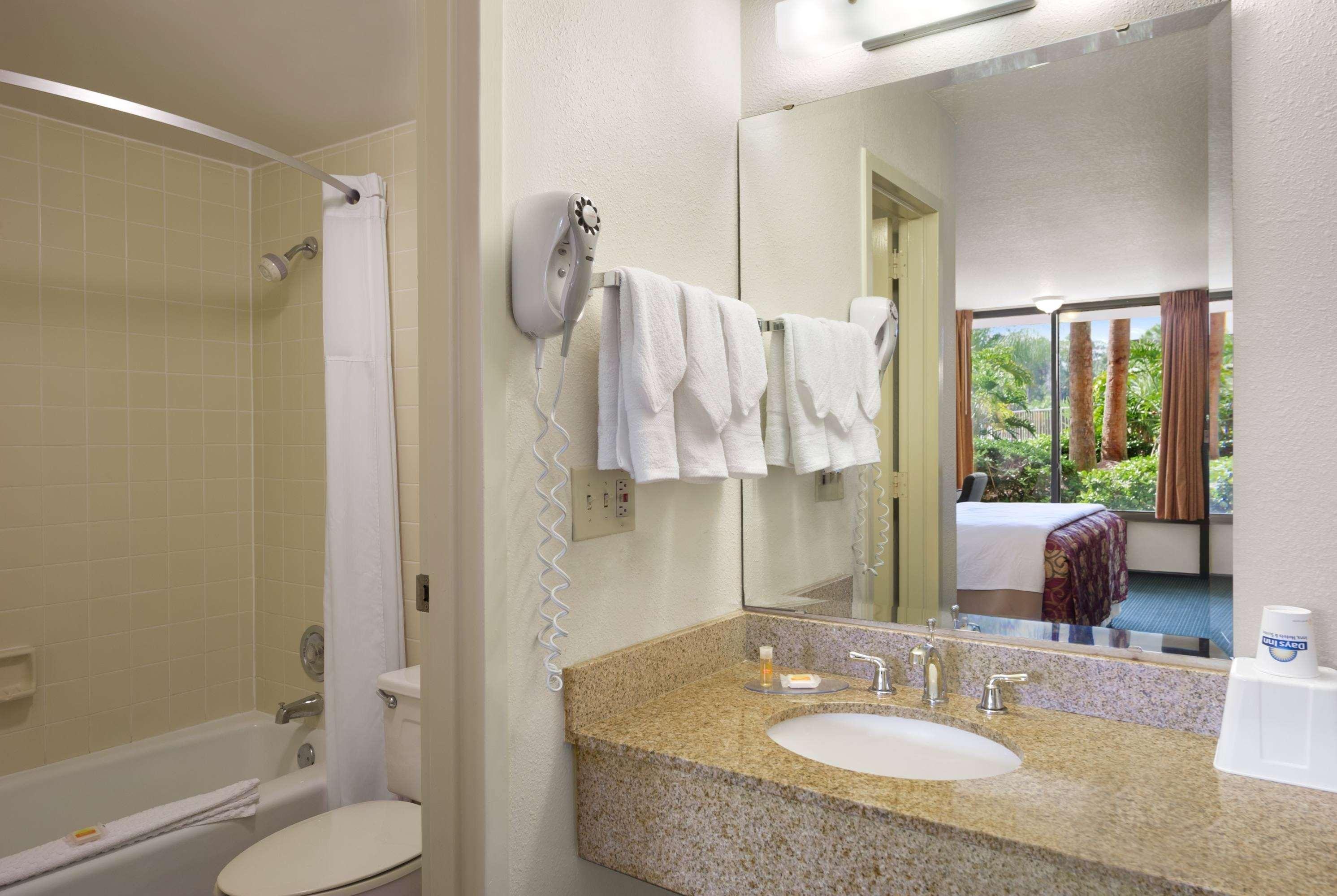 Days By Wyndham Orlando Conv. Center/international Dr 2*