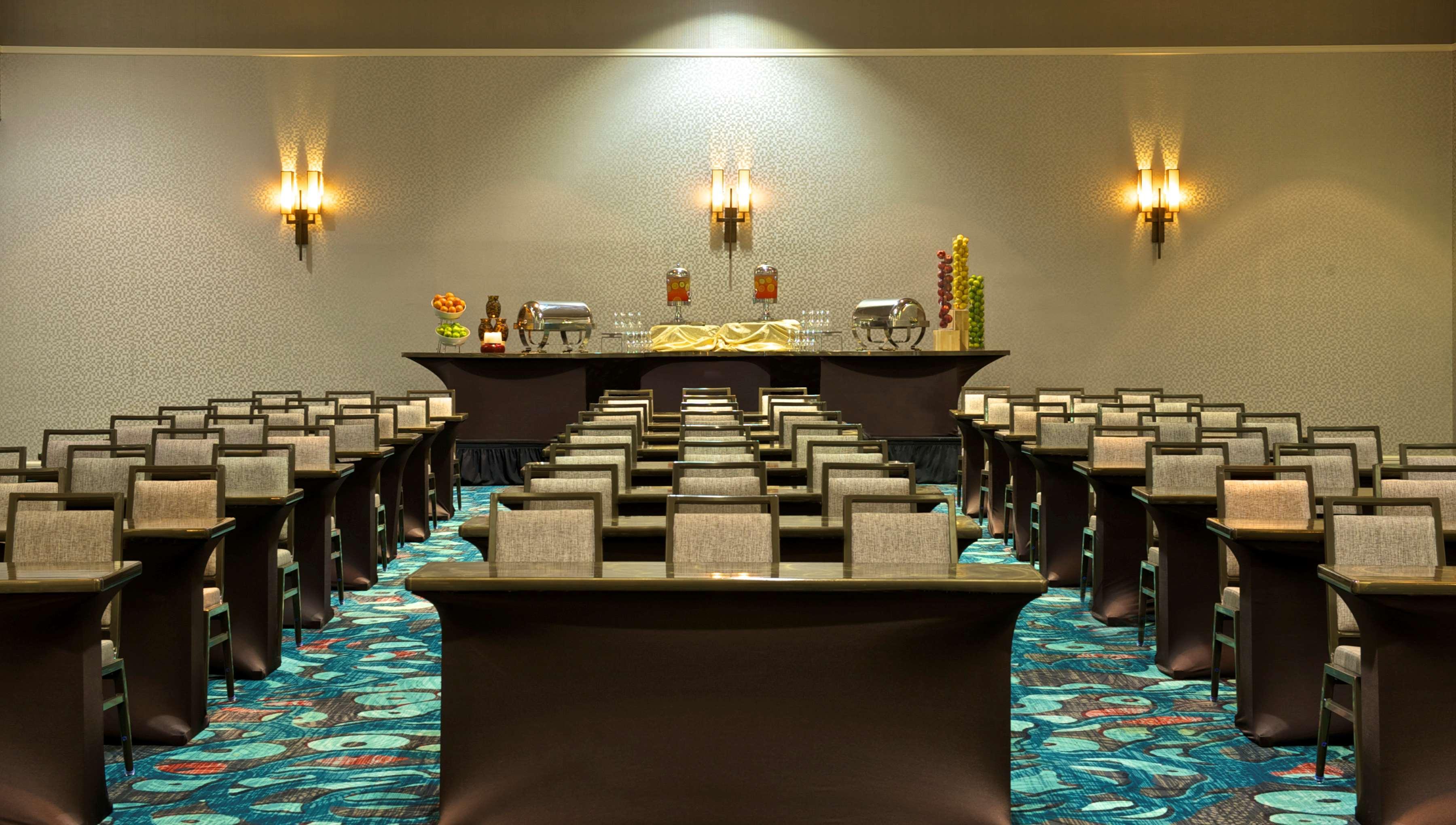 Embassy By Hilton Palm Gardens Pga Boulevard