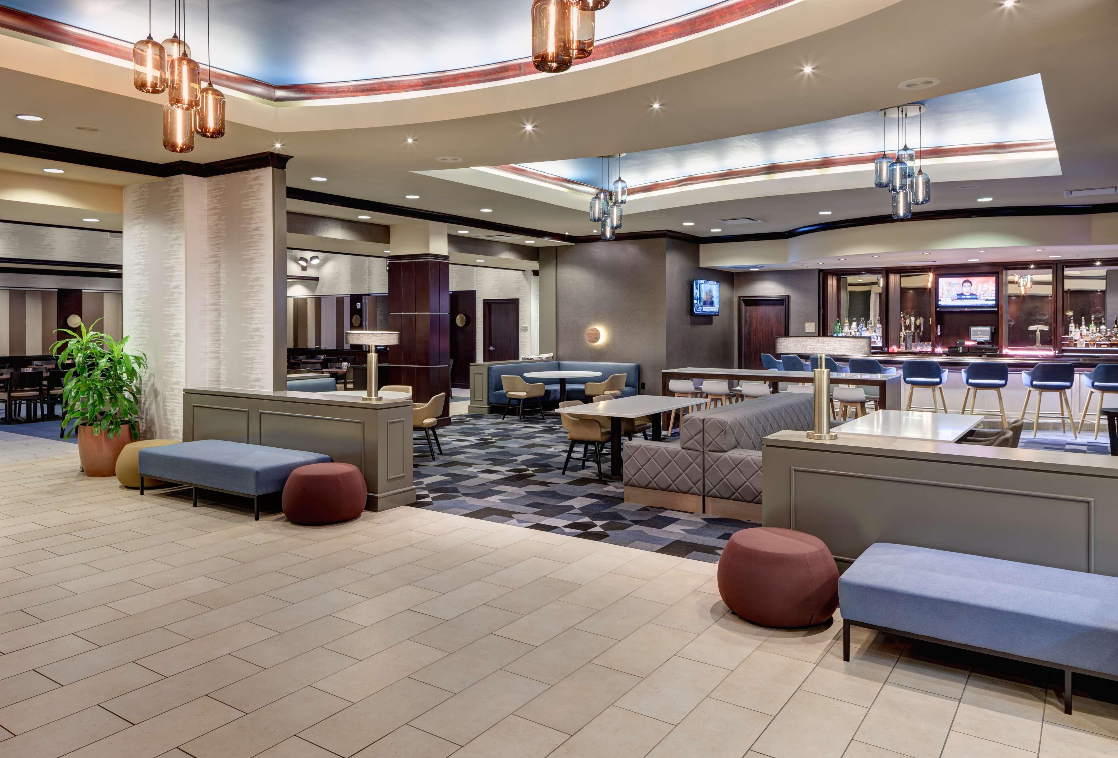Embassy By Hilton Brandon Hotel 4*