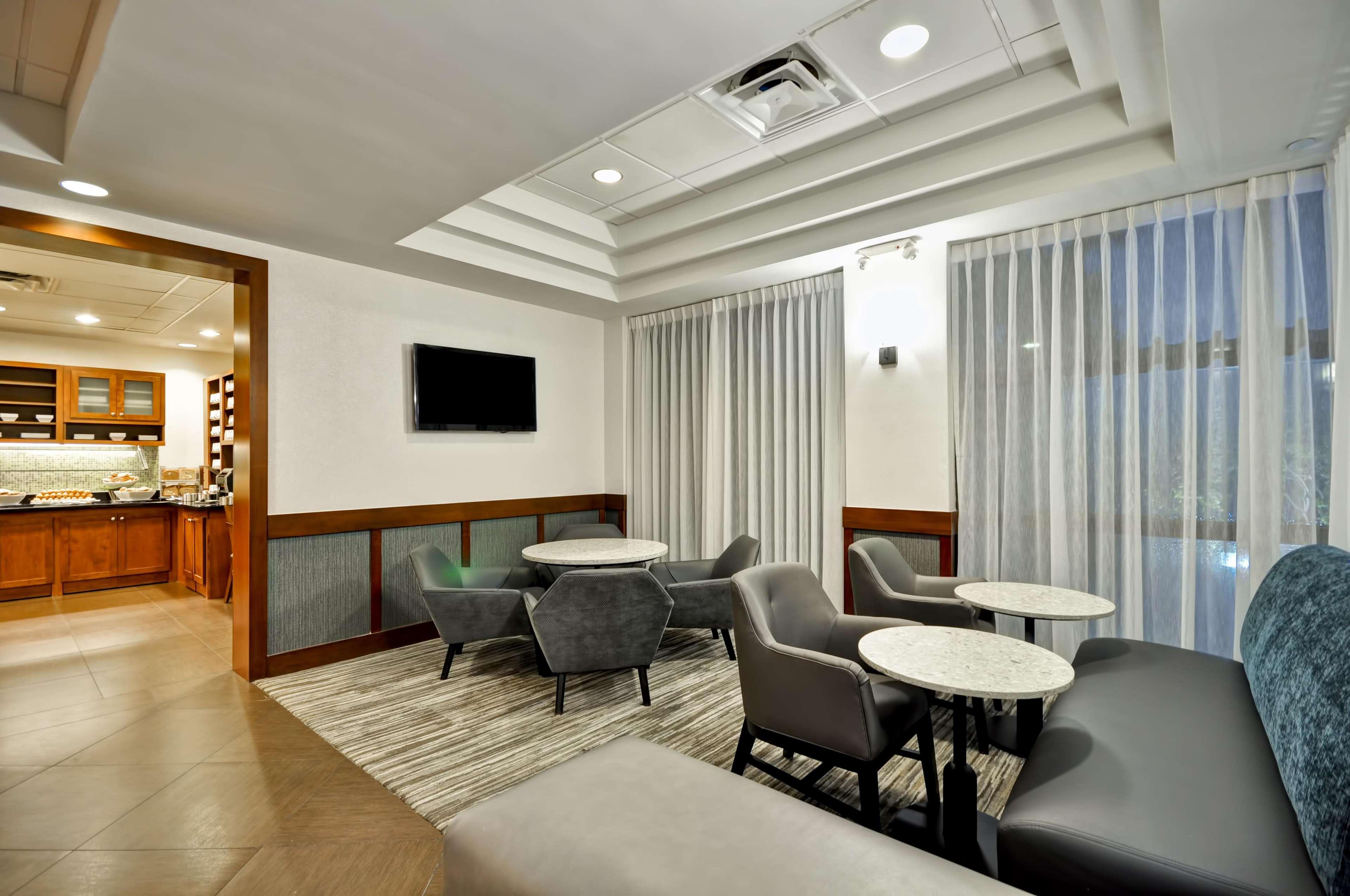 Hyatt Place Airport/westshore 3*