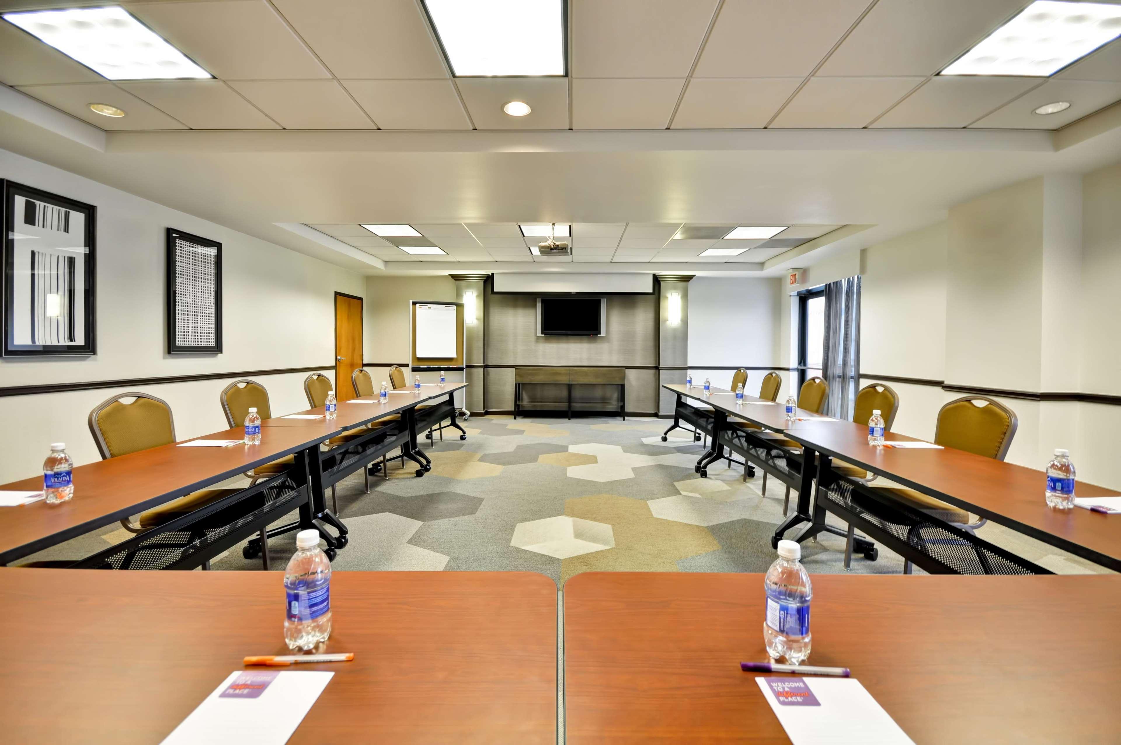 Hyatt Place Airport/westshore Hotel 3*
