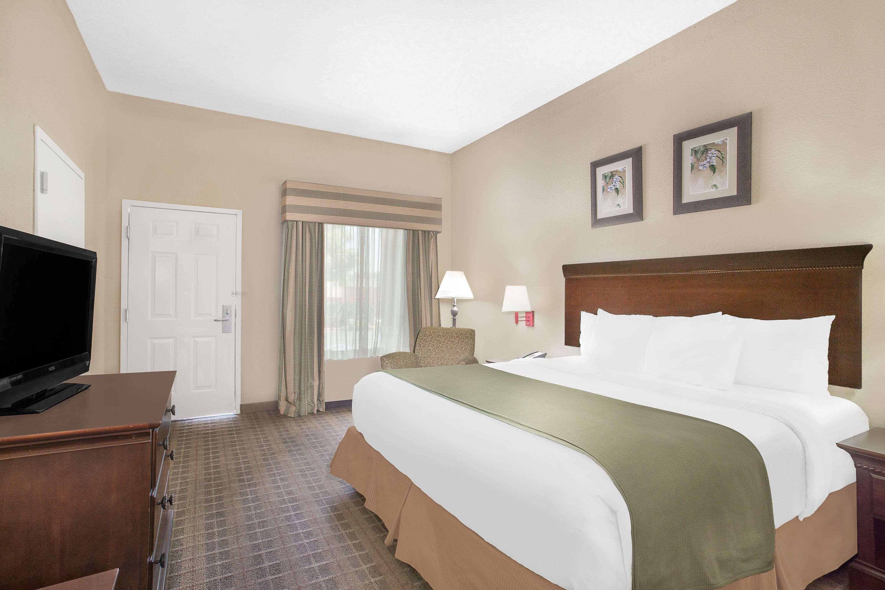 Baymont By Wyndham Motel