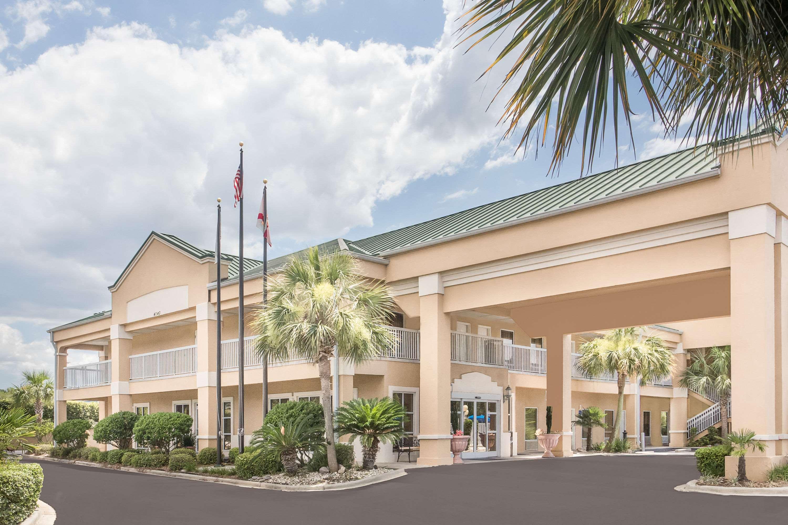 Baymont By Wyndham Motel