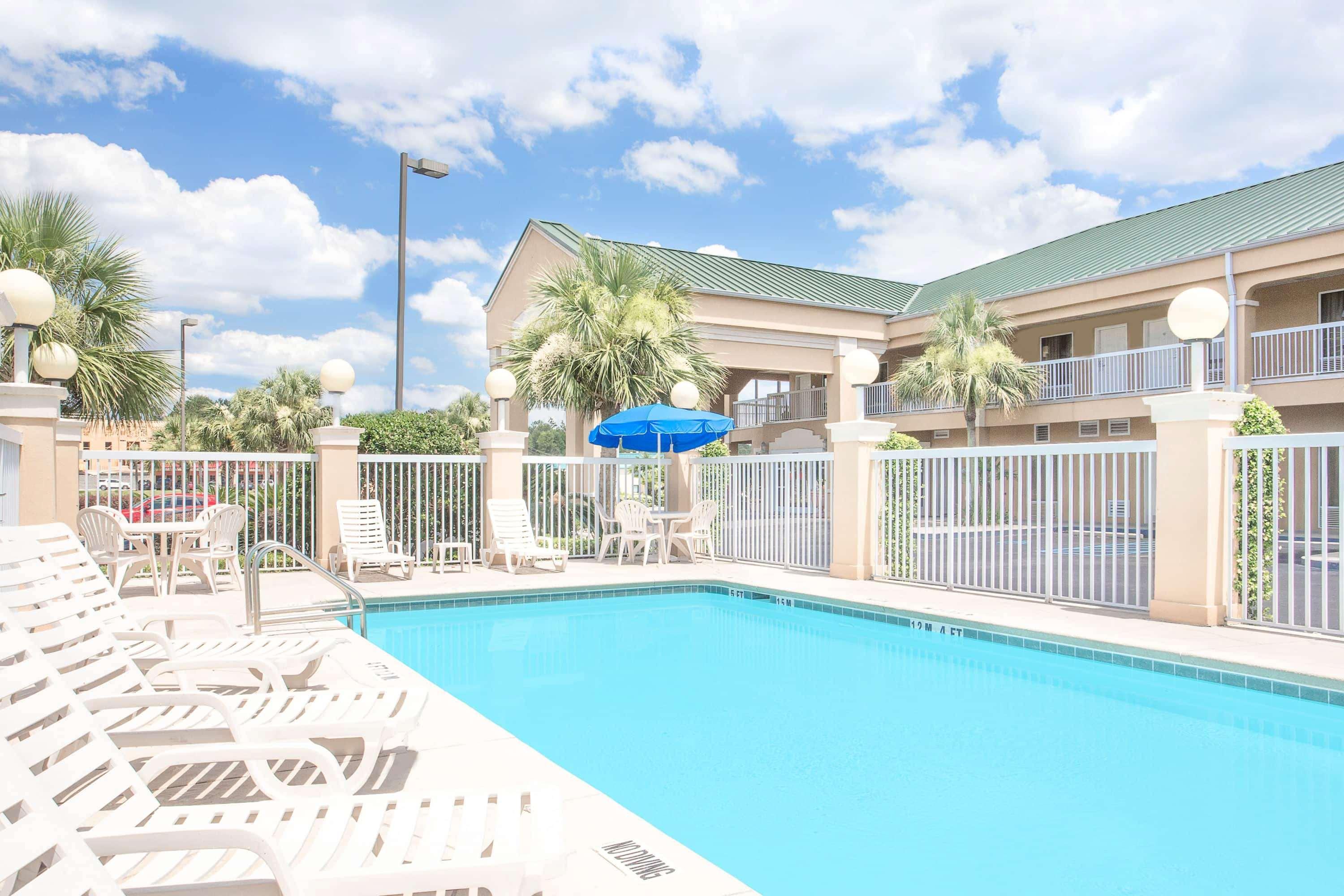 Motel Baymont By Wyndham Crestview