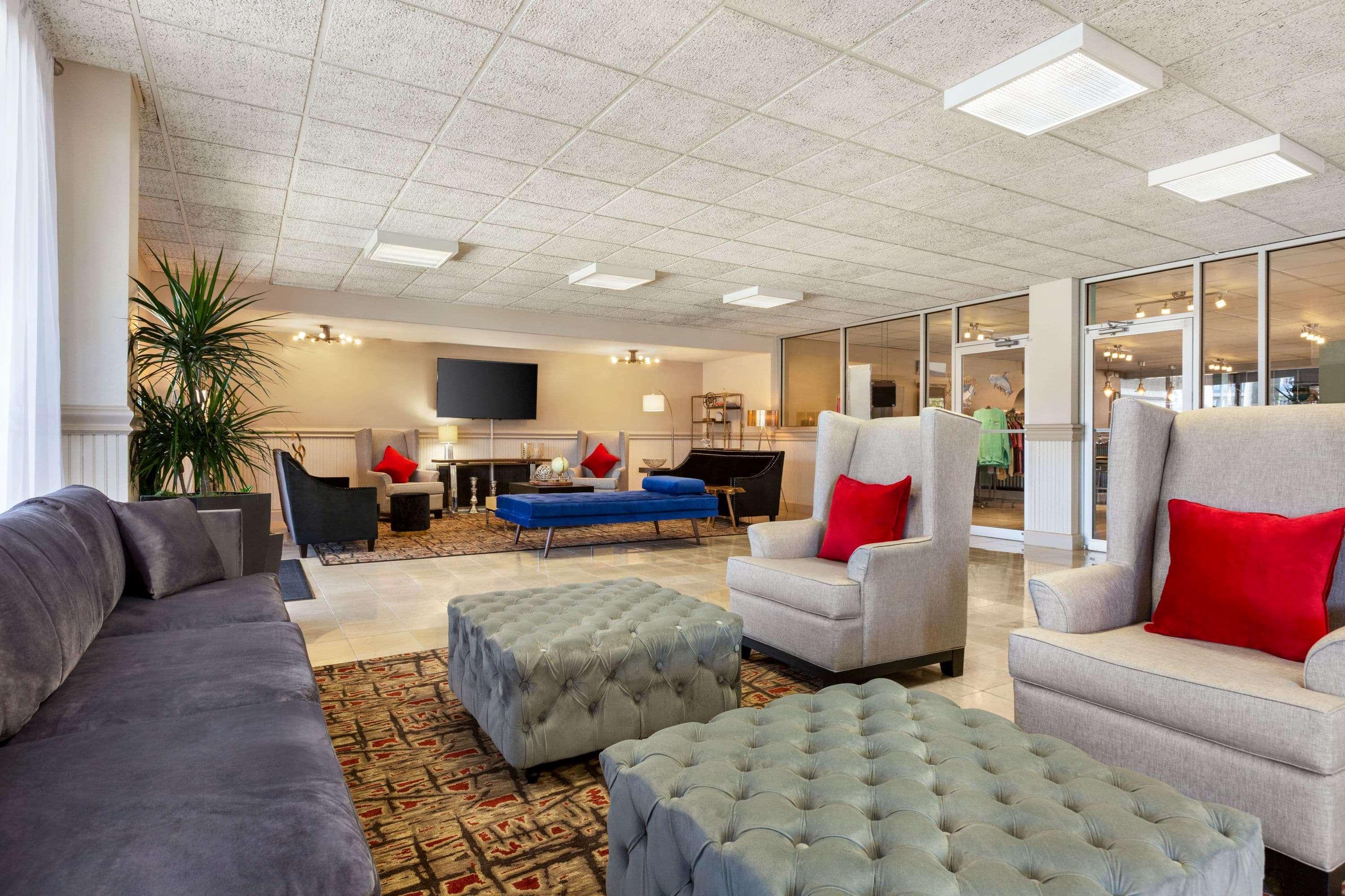 Ramada By Wyndham Waterfront Hotel 2*