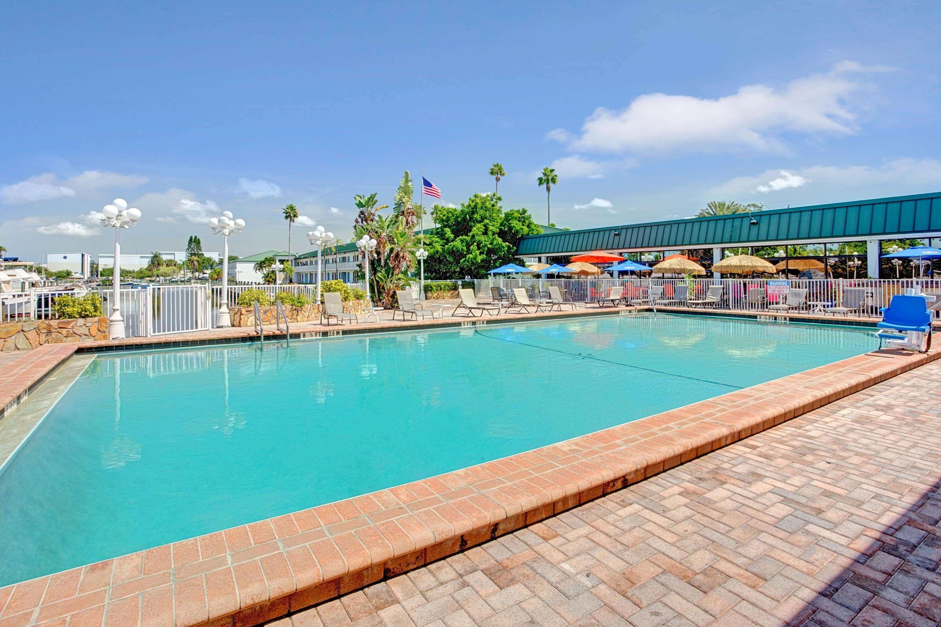 Ramada By Wyndham Waterfront Hotel 2*