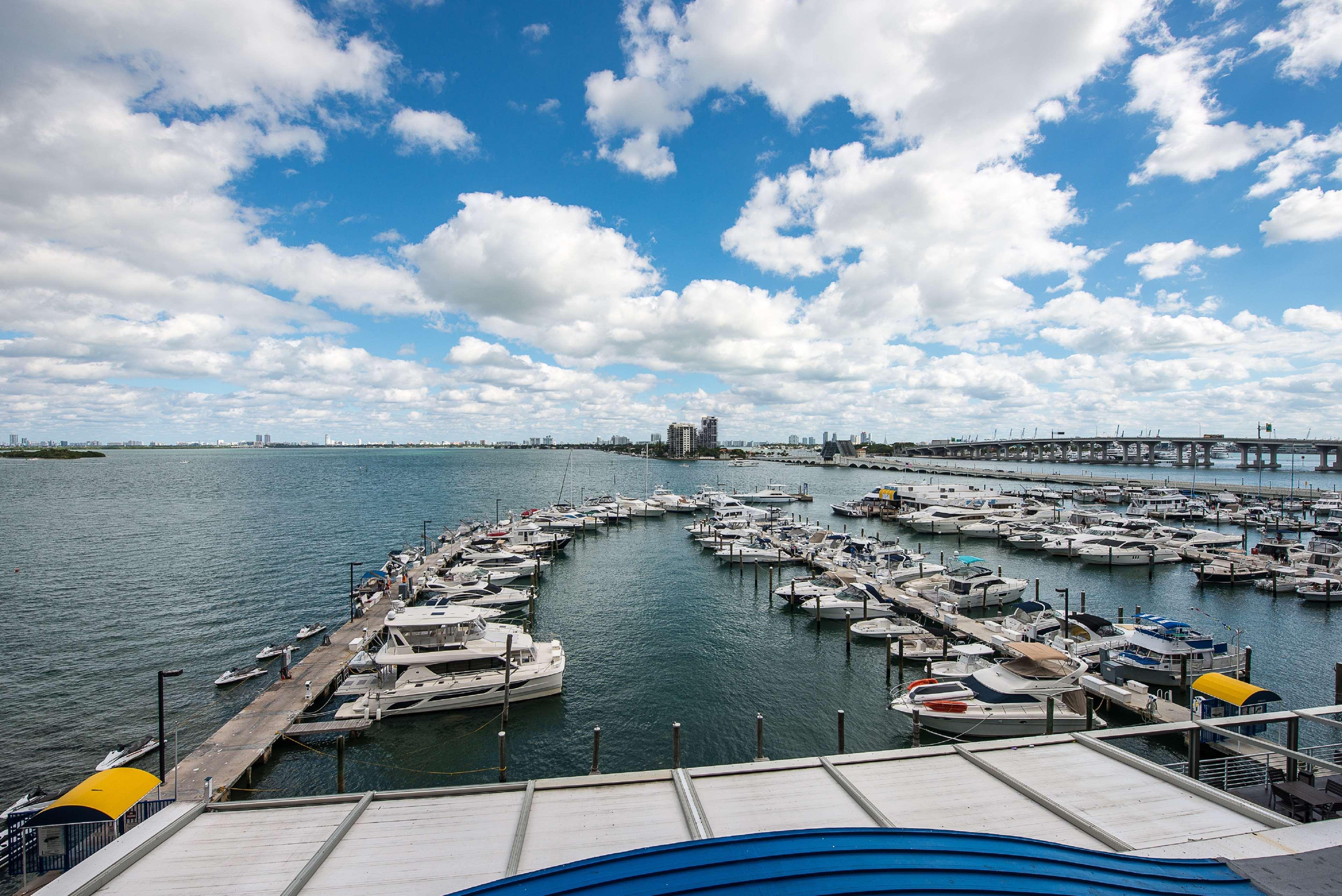 Doubletree By Hilton Grand Biscayne Bay 4*