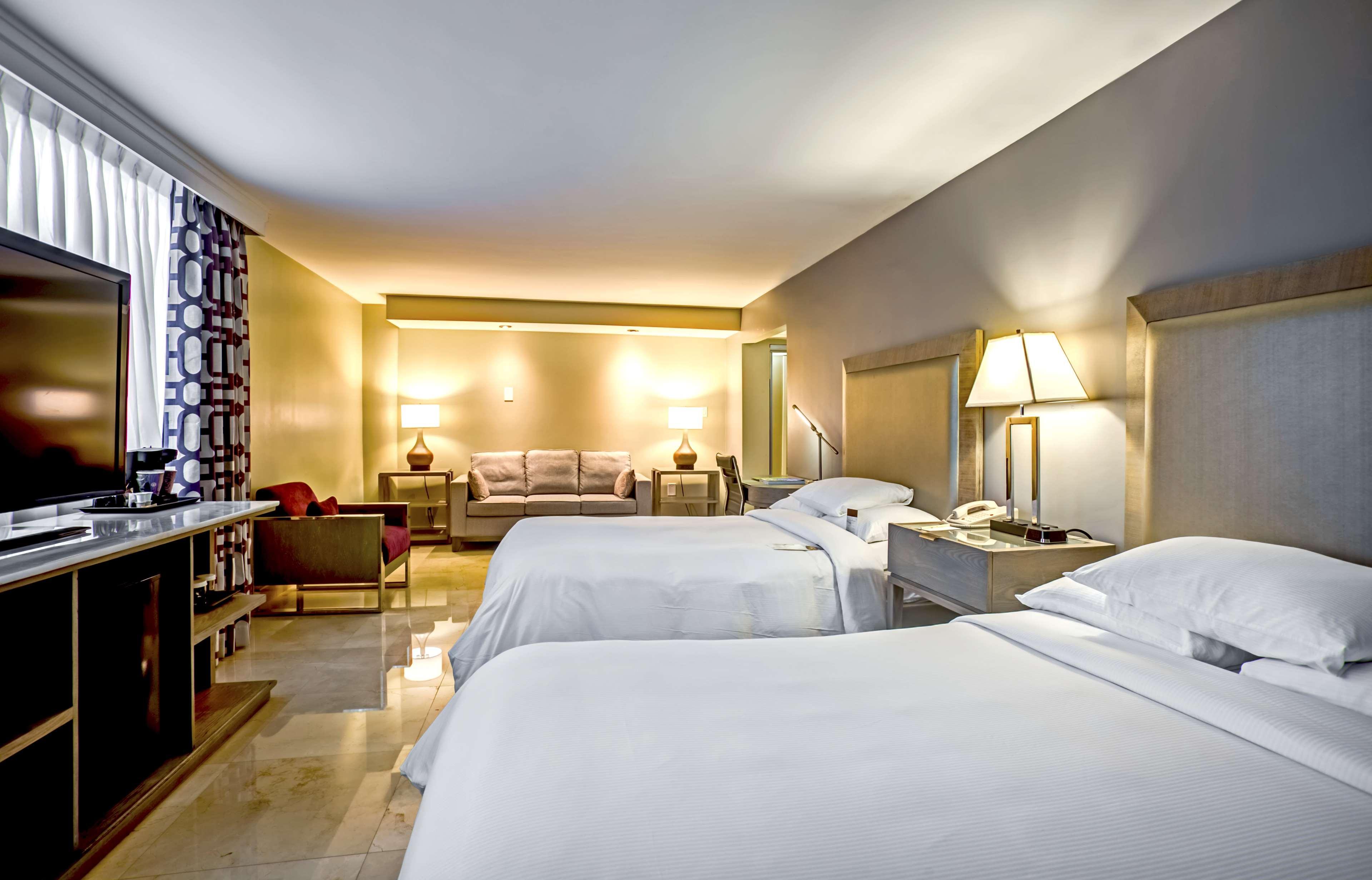 Doubletree By Hilton Grand Biscayne Bay Hotel 4*