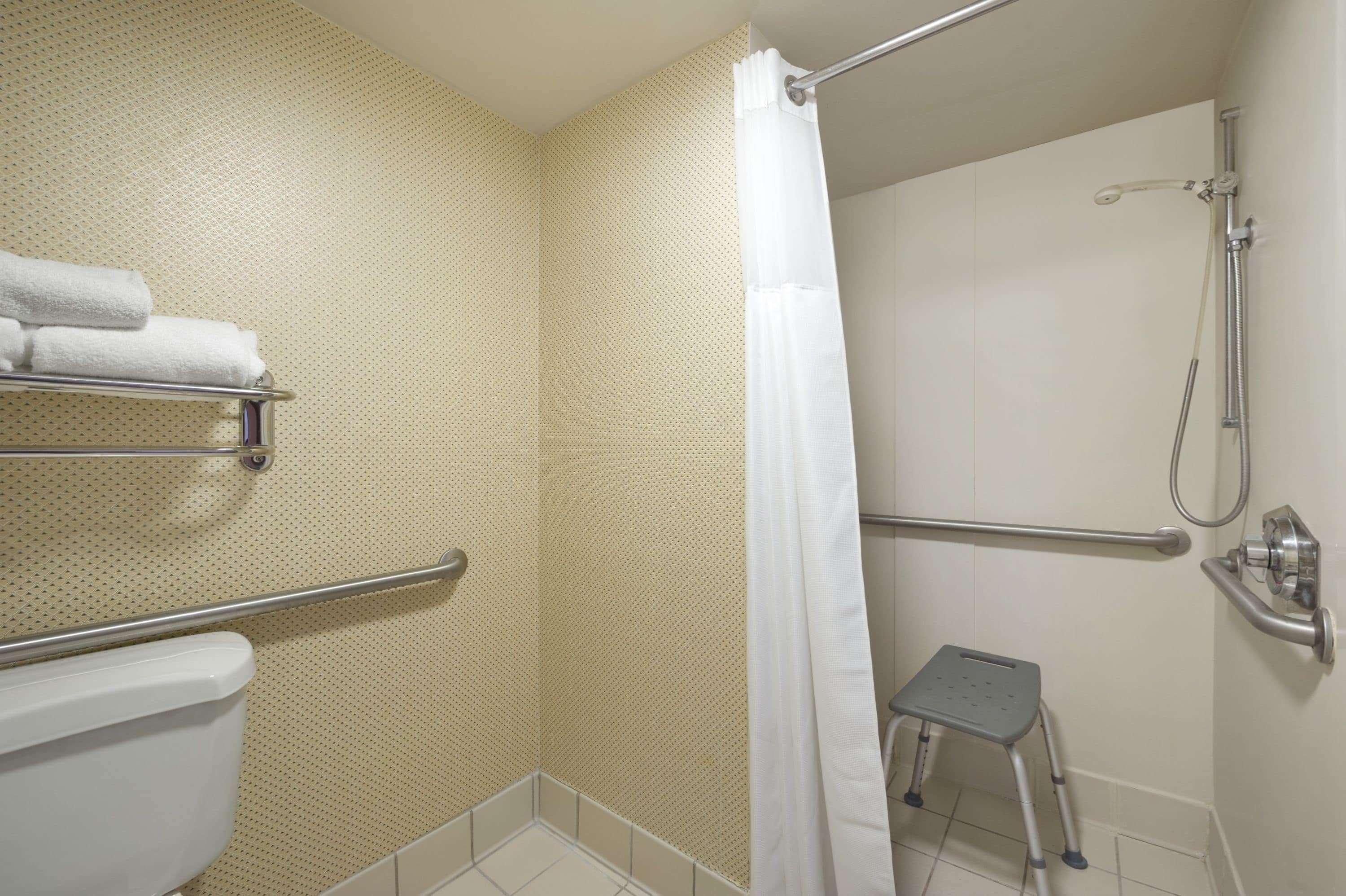 Ramada By Wyndham Airport- Free Airport Shuttle Hotel