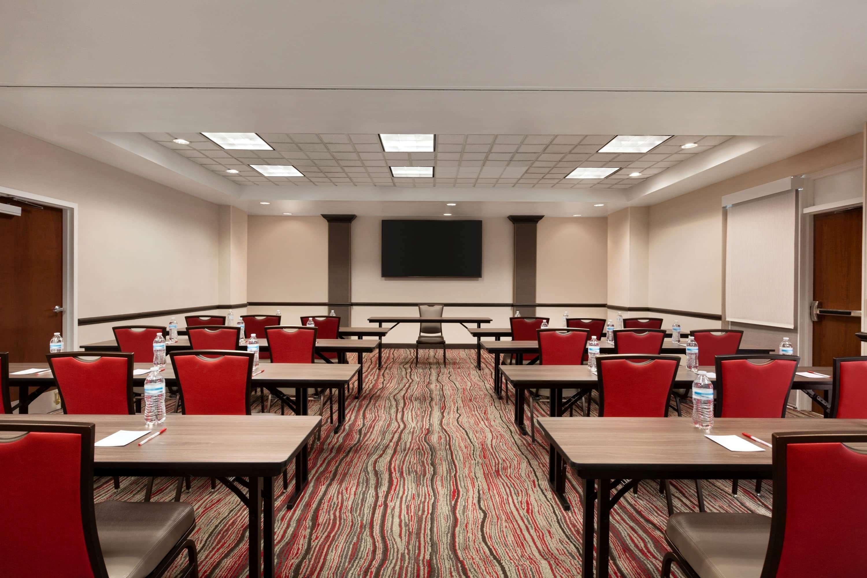 Ramada By Wyndham Airport- Free Airport Shuttle Hotel Orlando