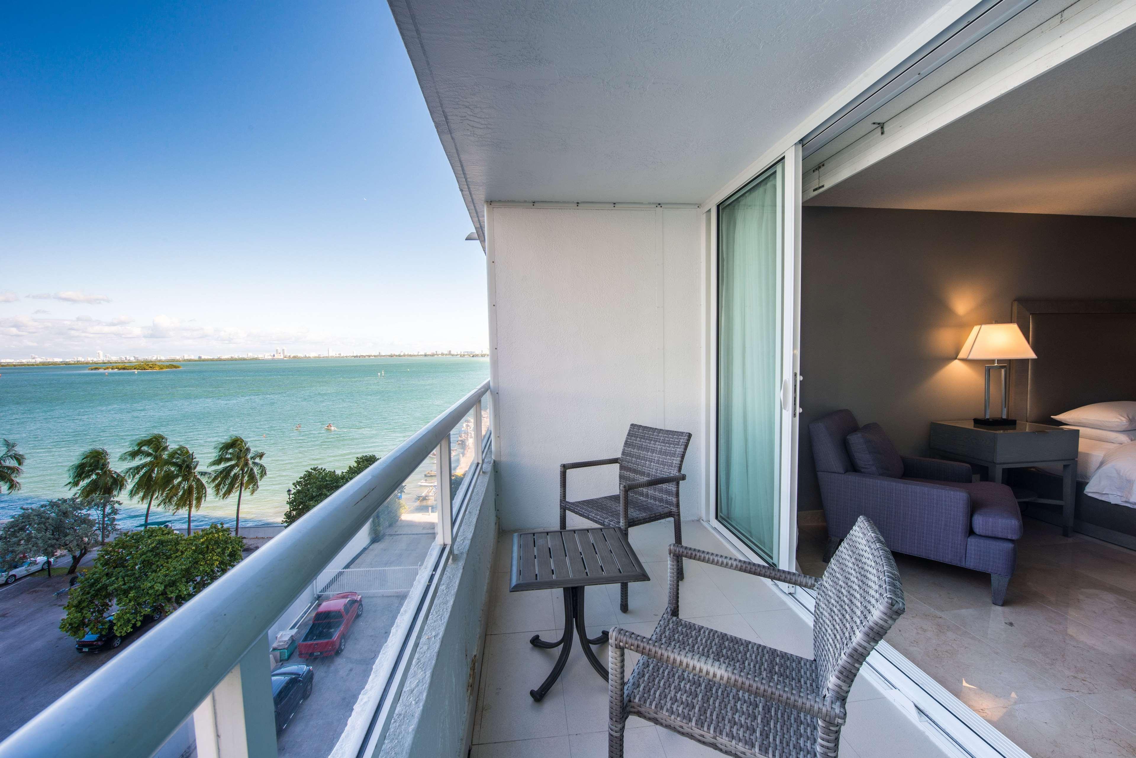 Doubletree By Hilton Grand Biscayne Bay 4*