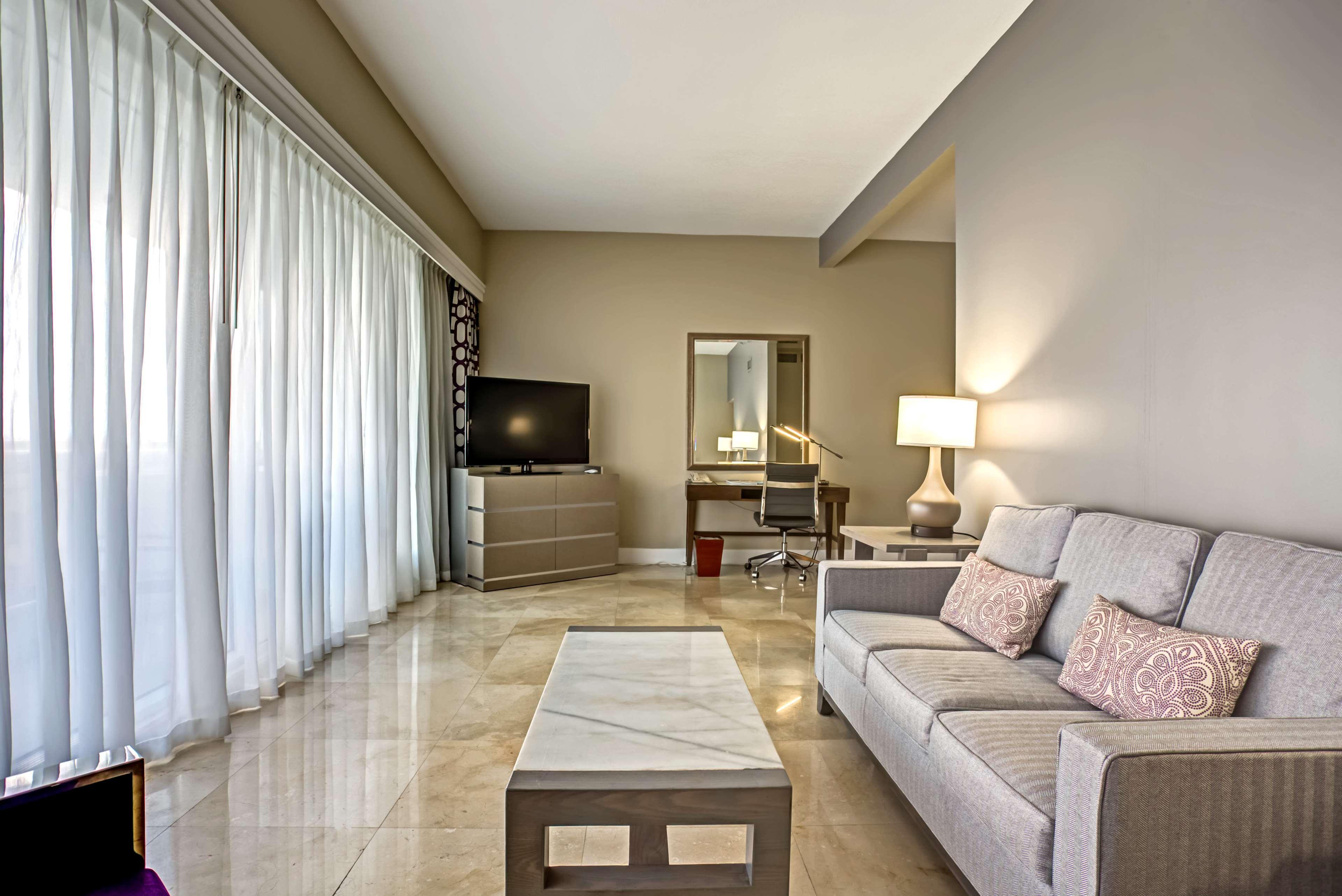 Hotel Doubletree By Hilton Grand Biscayne Bay