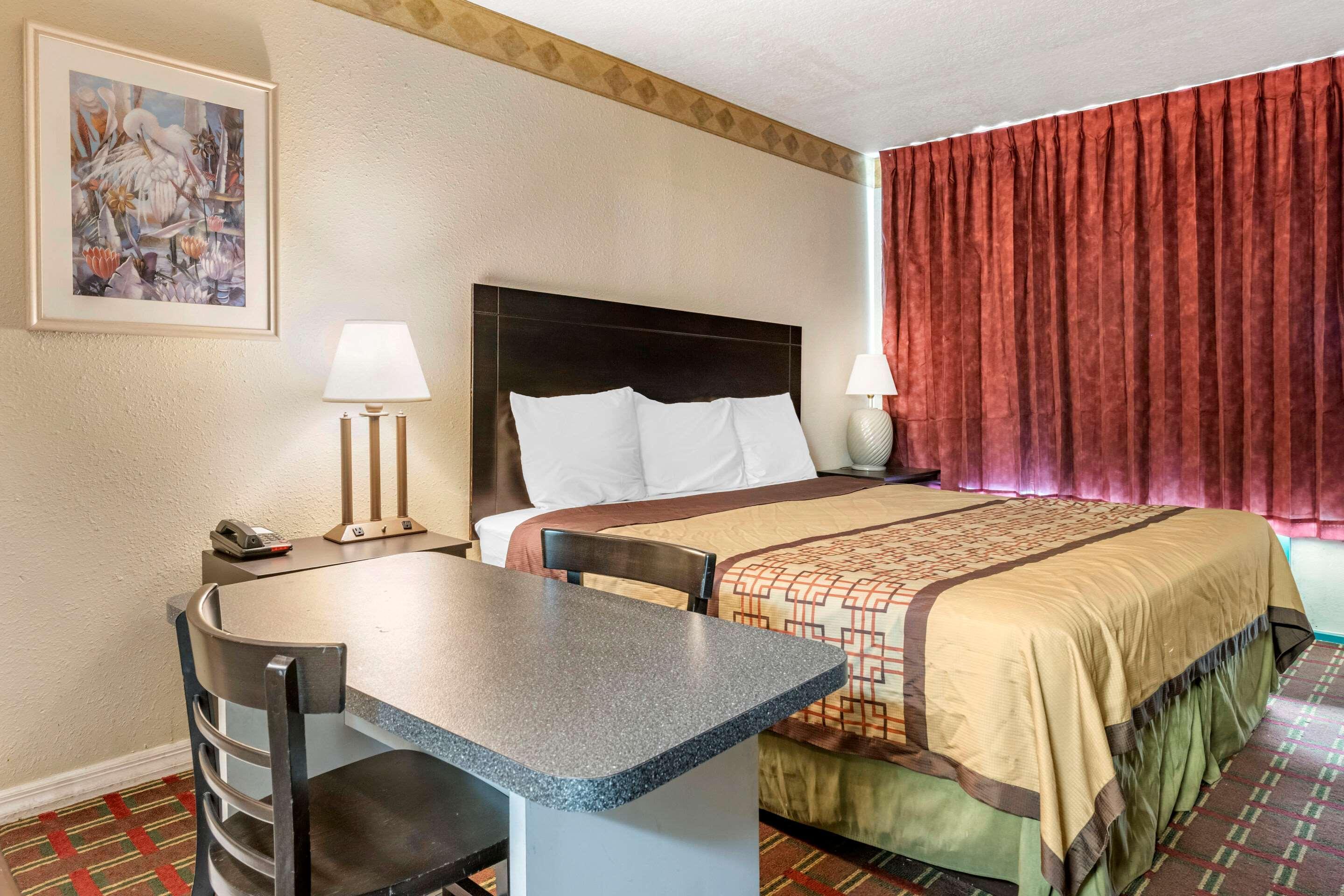 Inn Rodeway 2*