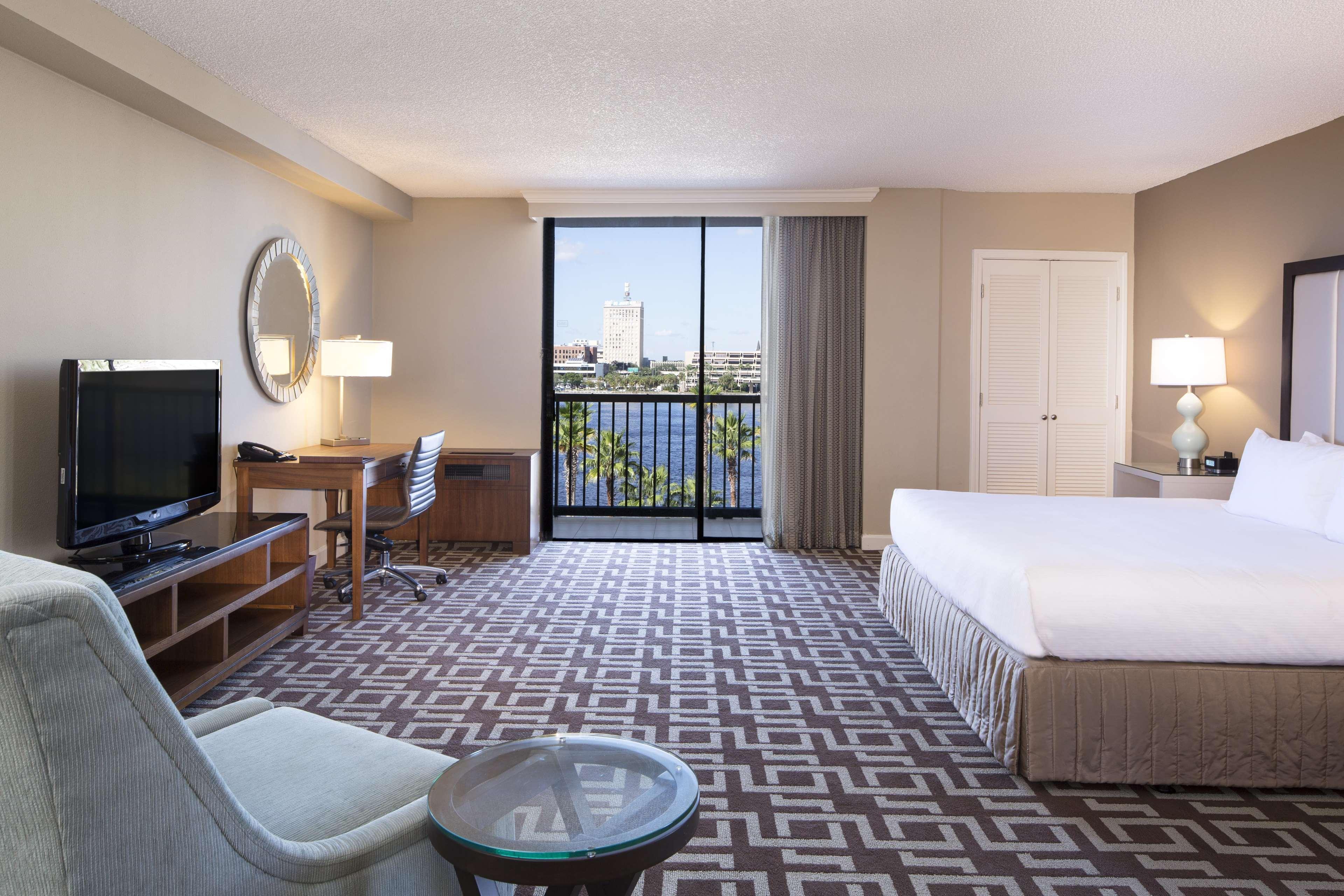 Doubletree By Hilton Riverfront, Fl 4*