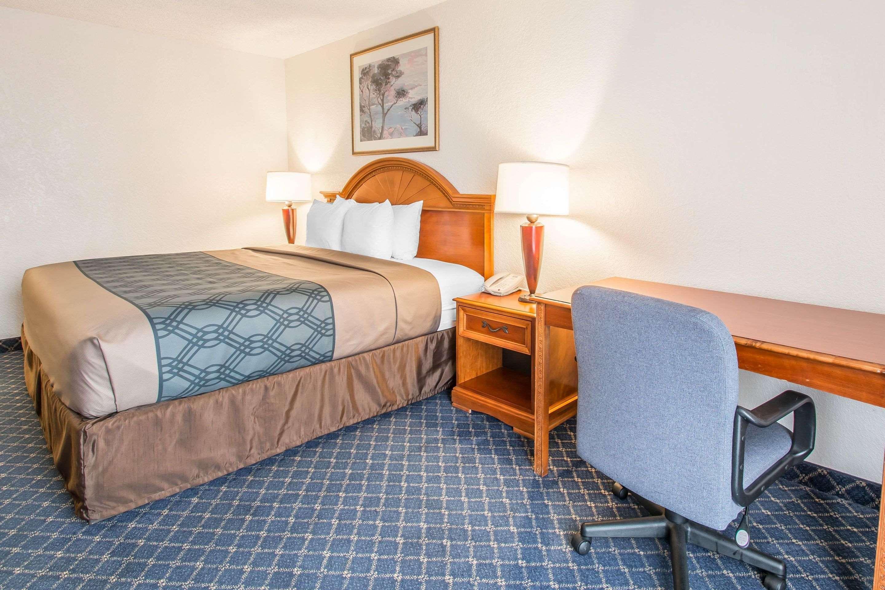 North Miami Gardens & (adults Only) North Miami Beach