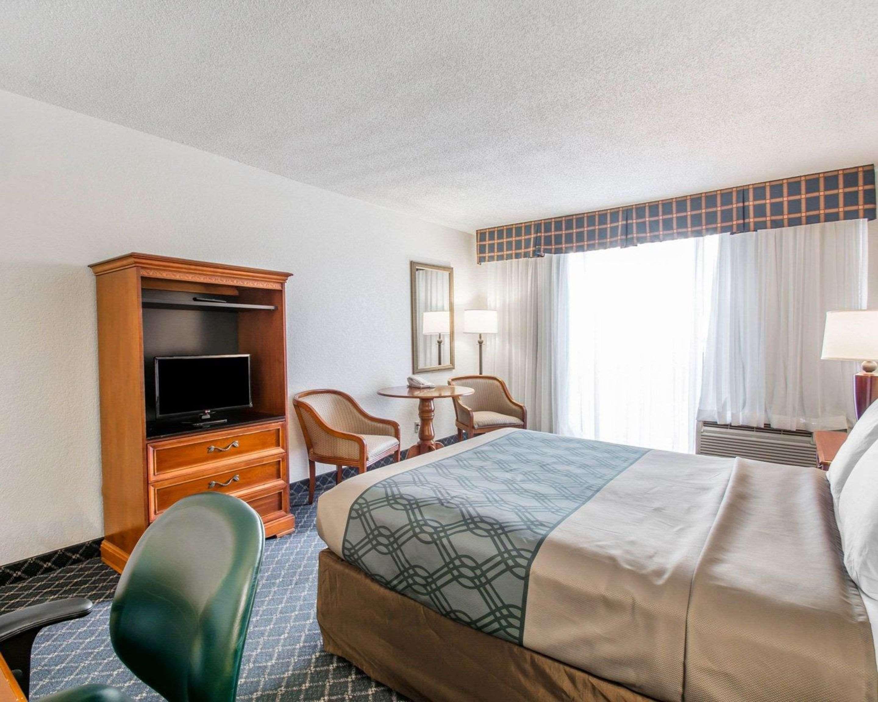 North Miami Gardens & (adults Only) 2*
