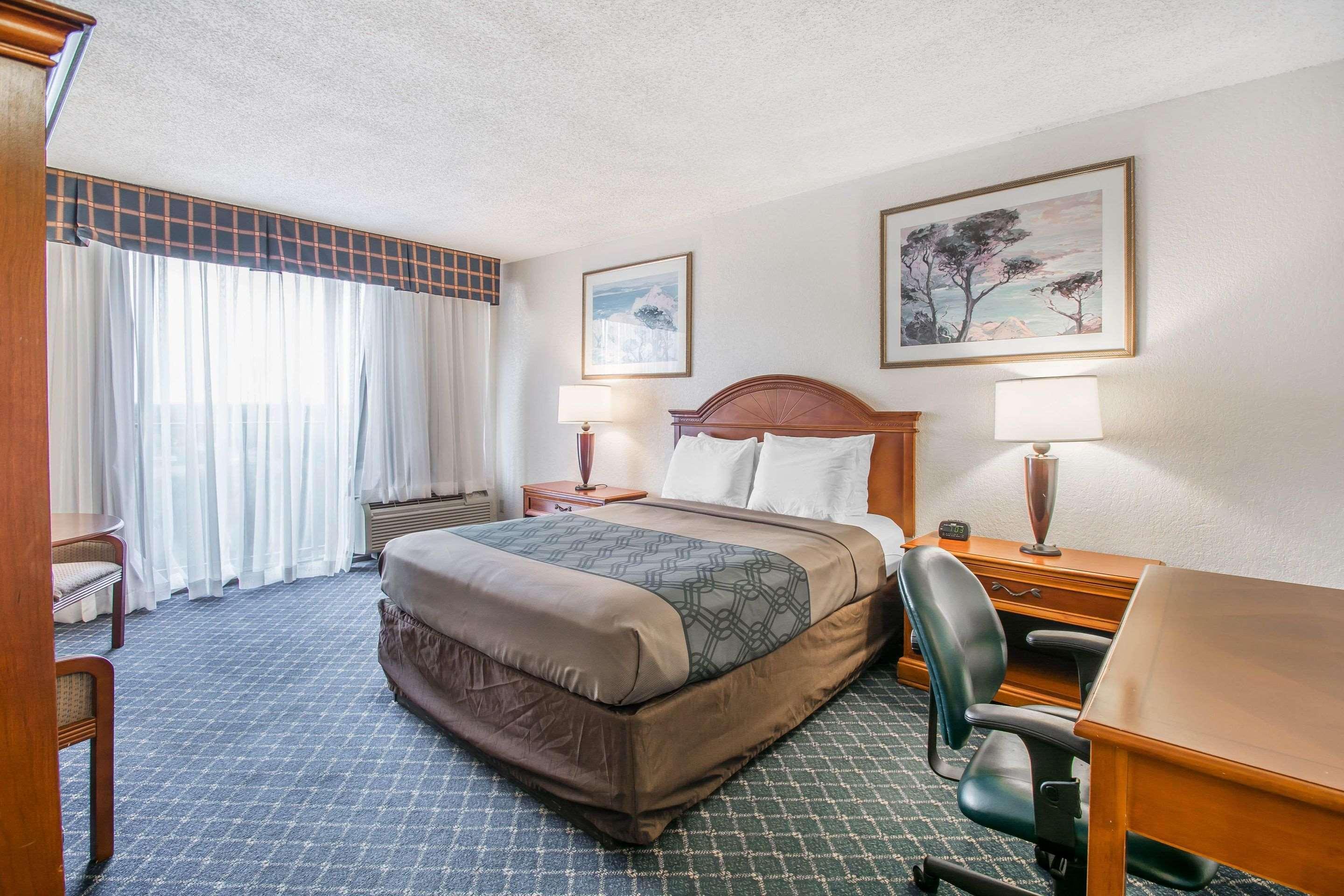 North Miami Gardens & (adults Only) North Miami Beach