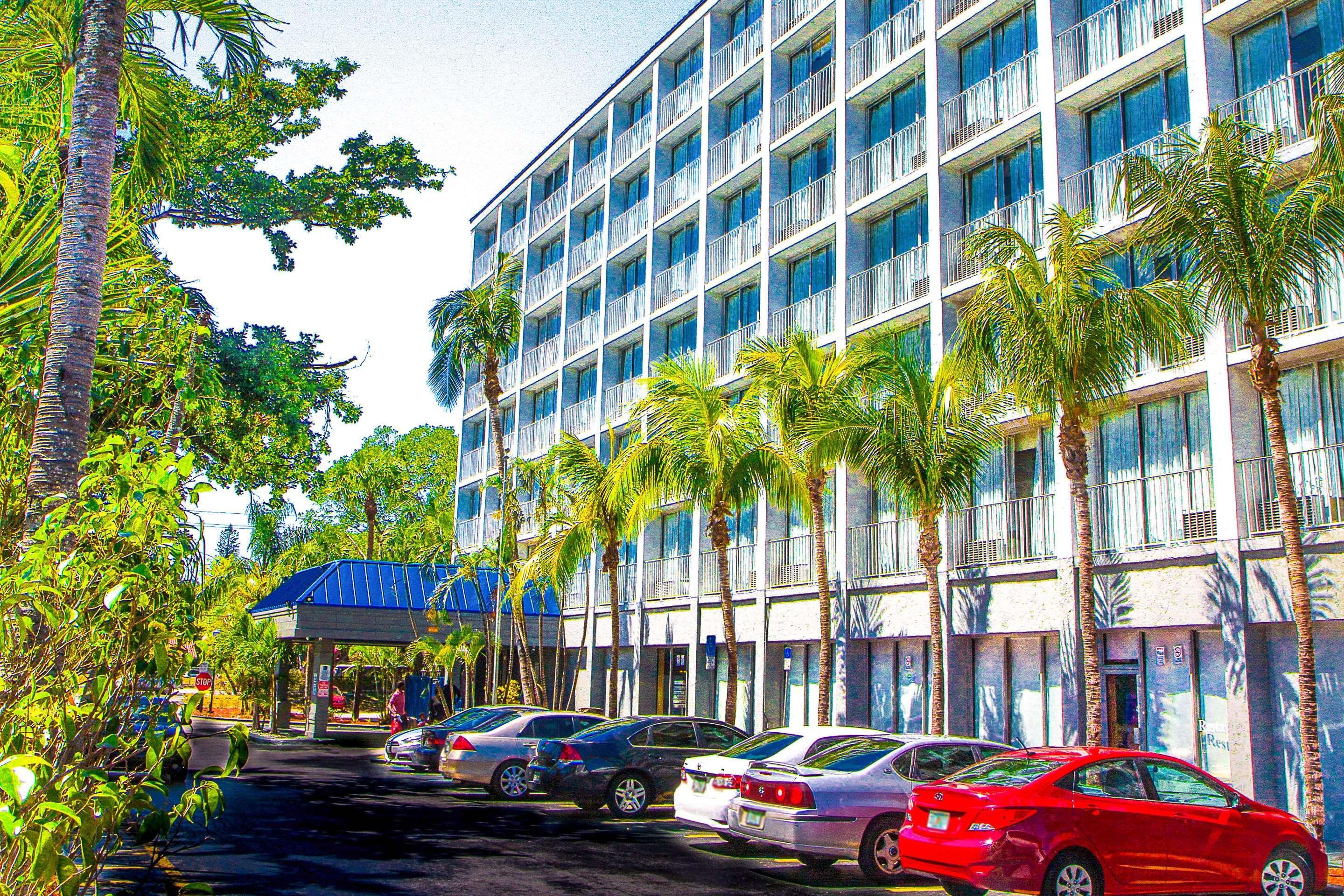 North Miami Gardens & (adults Only) 2* North Miami Beach