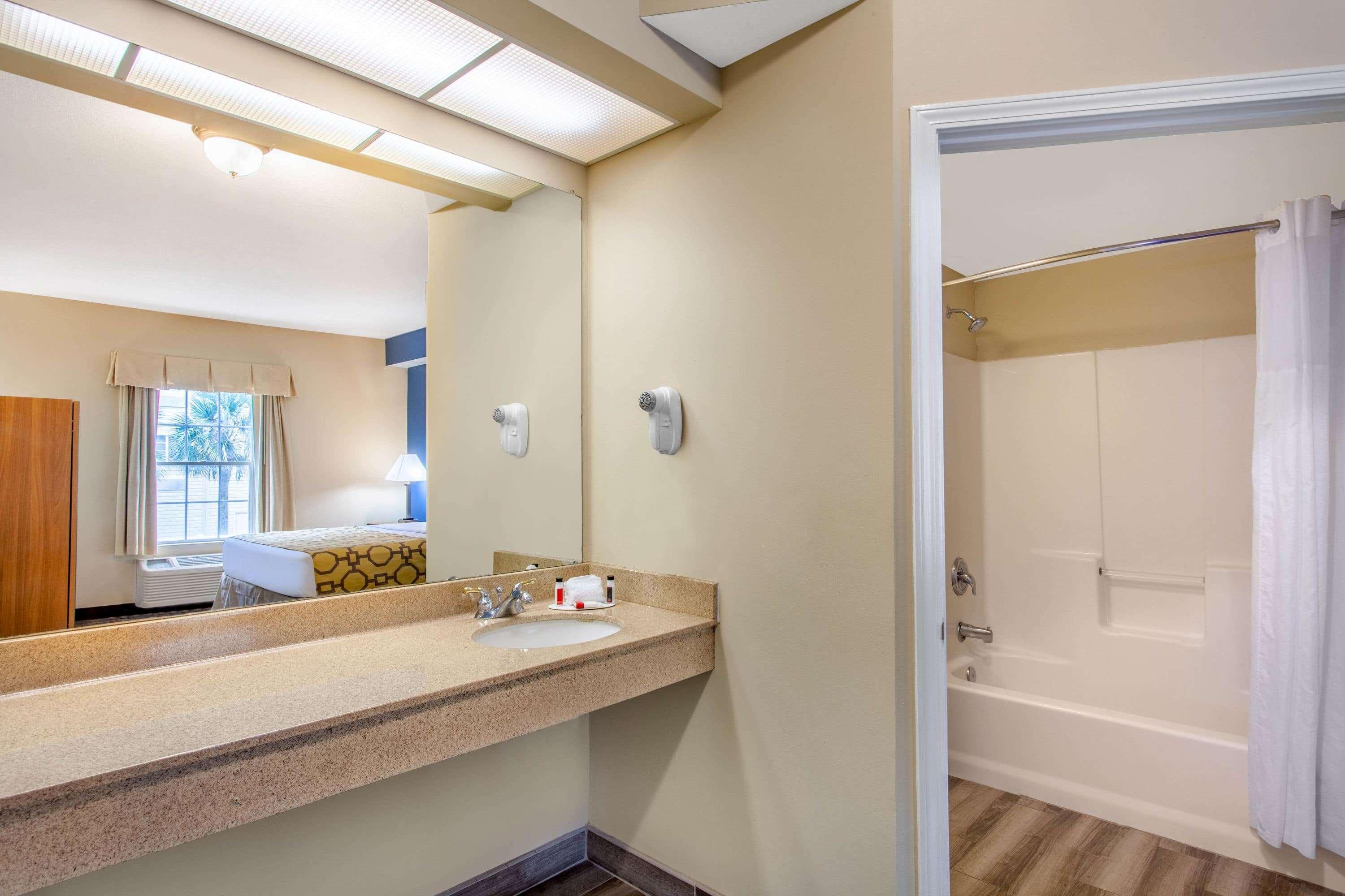 Hotel Baymont By Wyndham Jacksonville/butler Blvd