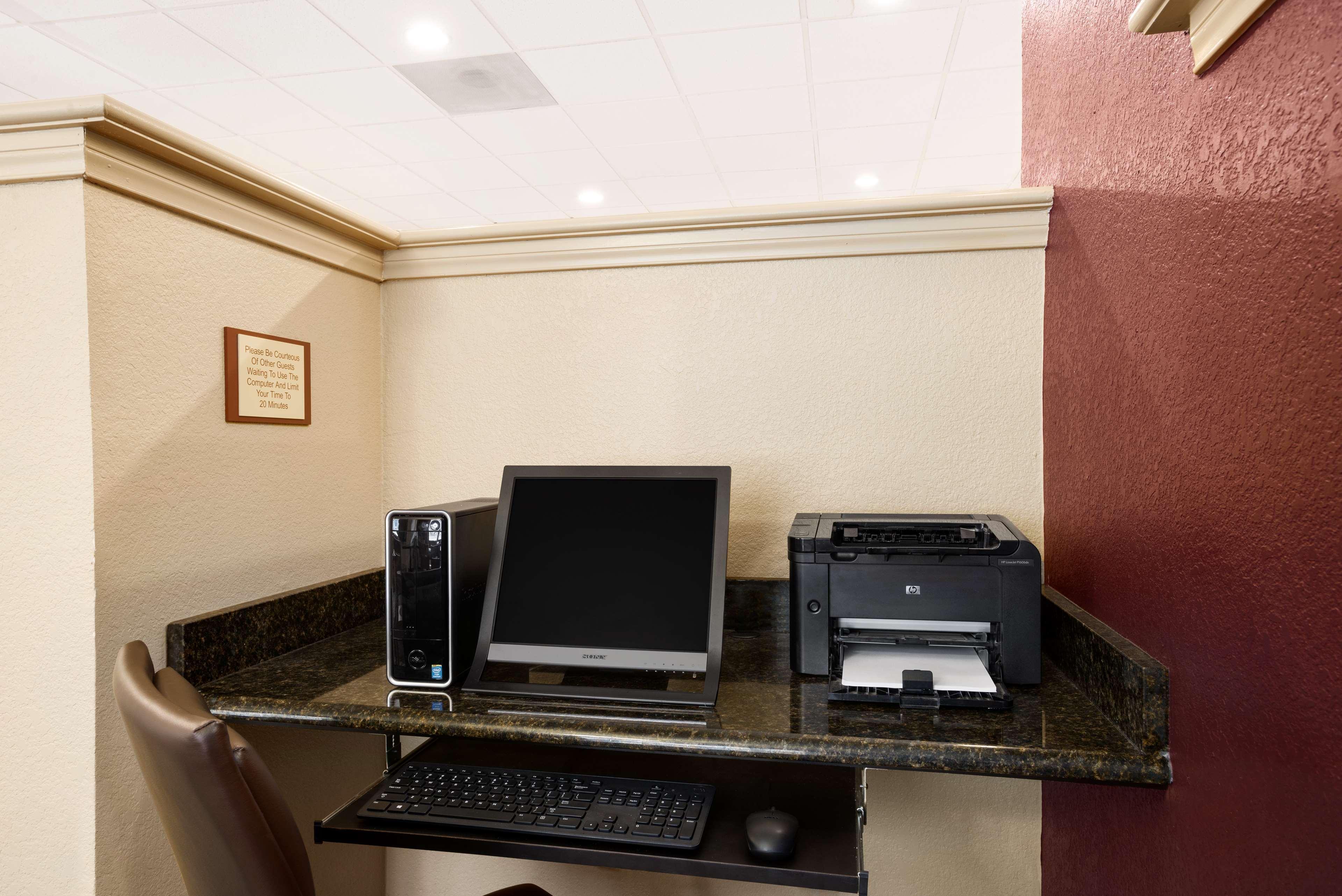 Country & By Radisson, I-95 South, Fl 3*