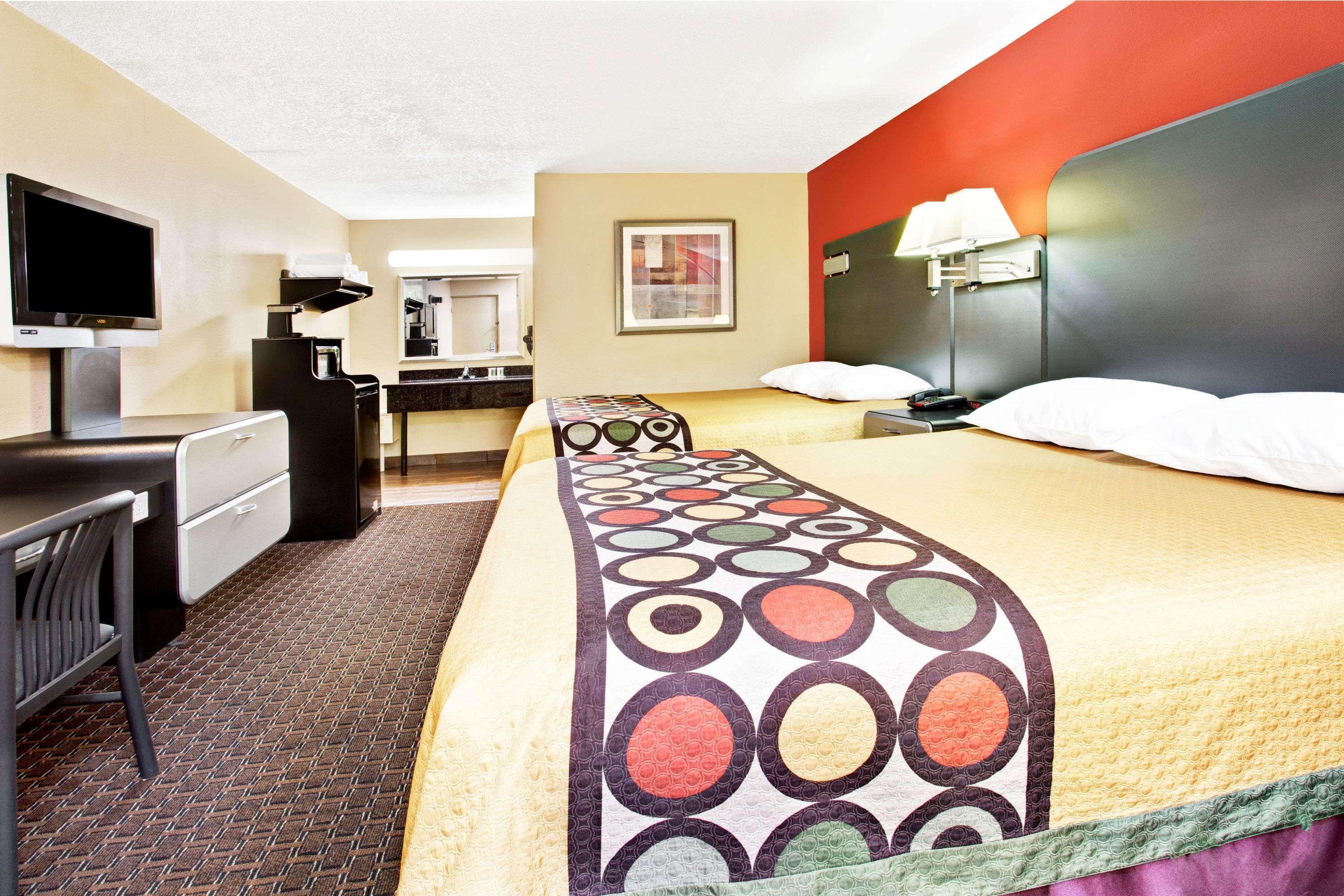 Hotel Super 8 By Wyndham Kissimmee/maingate/orlando Area Celebration